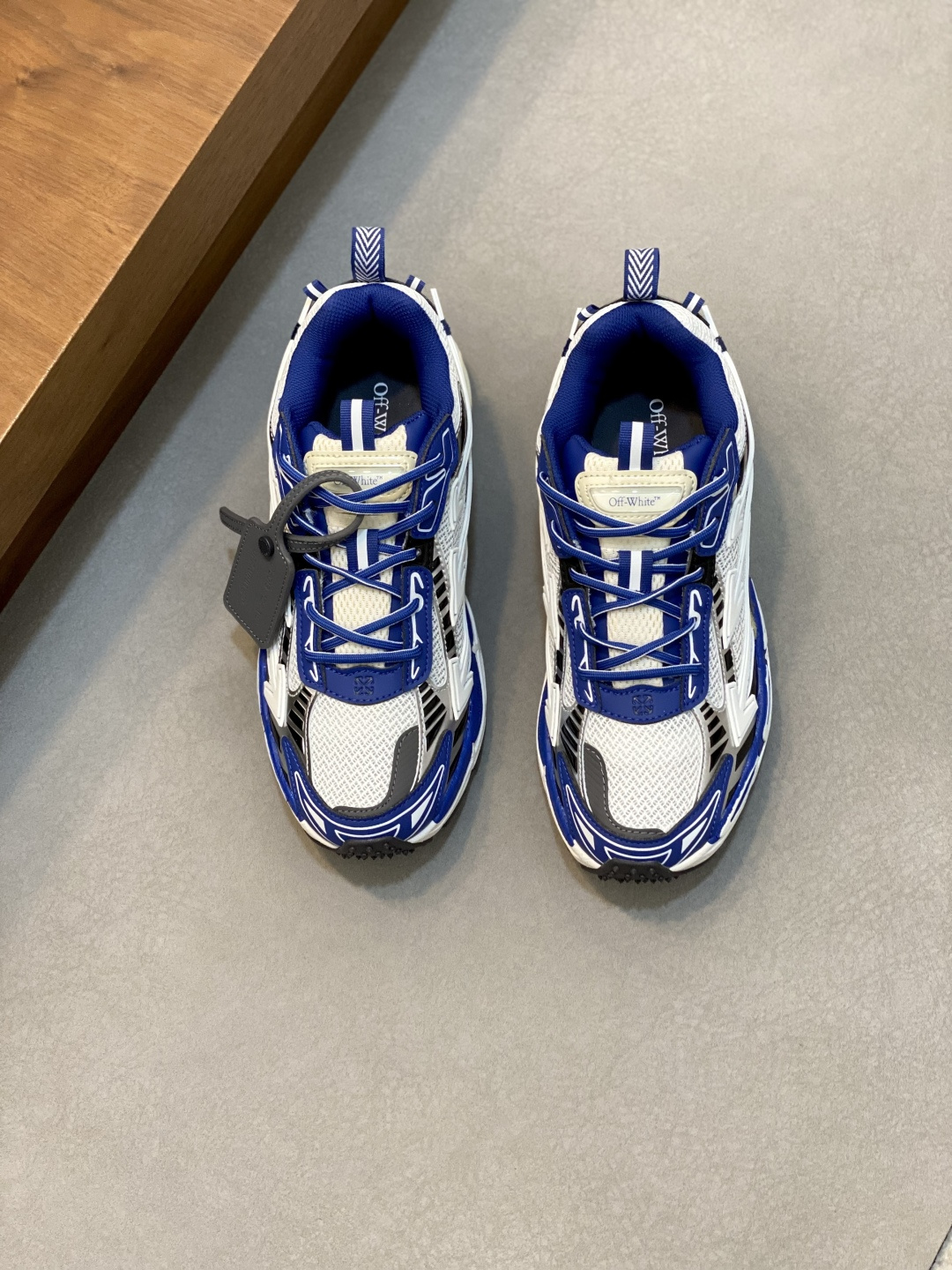 NO:341672,OFF-White C/O VirGil Abloh Dengxiushan casual shoes 25-year new model adopts environmentally friendly nibble-leathered and integrated mesh shoes fabric material Insoles are embedded in foam cushioning EVA material Correct sole equipped with EVA light cushioning External nail teeth non-slip rubber large rubber sole Correctly customized with the same parts Size 36-47 (customized for 45, 46, 47), Off casual shoes, off white19860909OFF-White C/O VirGil Abloh 登休山闲鞋 25年款新 采用保环牛剖革合组网织鞋布面材质 鞋垫嵌入泡发缓震EVA物料 正确底中搭载EVA轻量缓震 外置钉牙防滑橡大胶底 正确配同件步定制 码数36-47（45、46、47订做）,Off休闲鞋,off white,Men's shoes