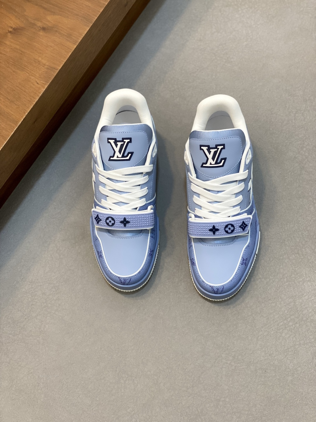 NO:339481,Brand LOUIS VUITTON original color matching code number 39-44 customized 38.45.46 price Material new Louis Vuitton men's casual shoes!  High-quality Labon craft upper is made of cowhide with original material LV Comfortable breathable mesh cloth Neli mesh cloth footbed style Simple and atmospheric LV original outsole, Louis Vuitton, louis vuitton, louis vuitton, louis vuitton, louis vuitton, cowhide19860909品牌LOUIS VUITTON 颜色原版配色 码数39-44定做38.45.46 价格 材质路易威登新款 男士 休闲鞋！高品质拉邦工艺鞋面采用牛皮搭配原版材质LV 舒适透气网布内里网布垫脚版型时尚 简单大气LV原版大底,路易威登,louis vuitton,louis vuitton,louis vuitton,cowhide,Men's shoes