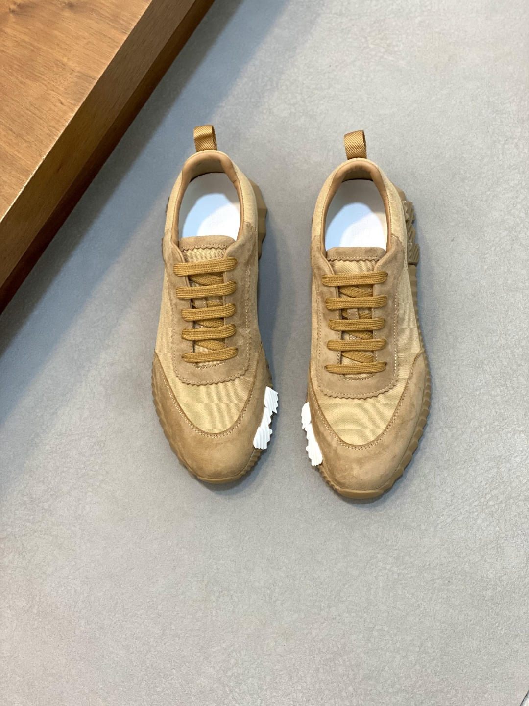 NO:341658,【HERMES】HERMES - High-end quality Original single casual sports shoes - Upper reverse velvet calfskin, brand canvas, shoe tongue air compressor brand logo - Inner water dyed cowhide - Outsole ultra-light TPU foaming· Rubber combination molding two-color outsole - Ultra-high quality control·fine workmanship highlighted (high-end, noble, grade) -Size 38-44 (45, 46, 47, custom made), Hermes casual shoes, hermes, hermes, sneakers, cowhide19860909【 HERMES】爱马仕 -高端品质 原单休闲运动鞋 -鞋面反绒小牛皮、品牌帆布、鞋舌空压品牌logo -内里水染牛皮 -大底超轻TPU发泡·橡胶组合成型双色大底 -超高品控·做工精细凸显(高端·贵气·档次) -Size 38-44（45,46,47,可订做),爱马仕 休闲鞋,hermes,hermes,sneakers,cowhide,Men's shoes