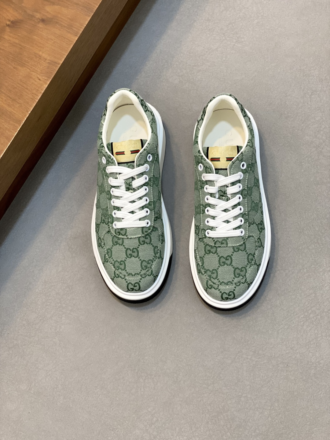 NO:338652,Brand G U C C I color original color matching code number 38-44 customized 45. Price Material Guqi counter synchronizes new casual shoes!  High quality Top version 1:1 made fashionable and trendy details impeccable with imported calfskin made of soft and comfortable cowhide inner foot feeling comfortable and superior quality original outsole, Guqi casual shoes, cowhide19860909品牌G U C C I 颜色原版配色 码数38-44定做45. 价格 材质古奇专柜同步新品休闲鞋！高品质 顶级版本1:1制作时尚潮流细节无可挑剔采用进口小牛皮制作柔软舒适牛皮内里脚感舒适品质优越原版大底,古奇 休闲鞋,cowhide,Men's shoes