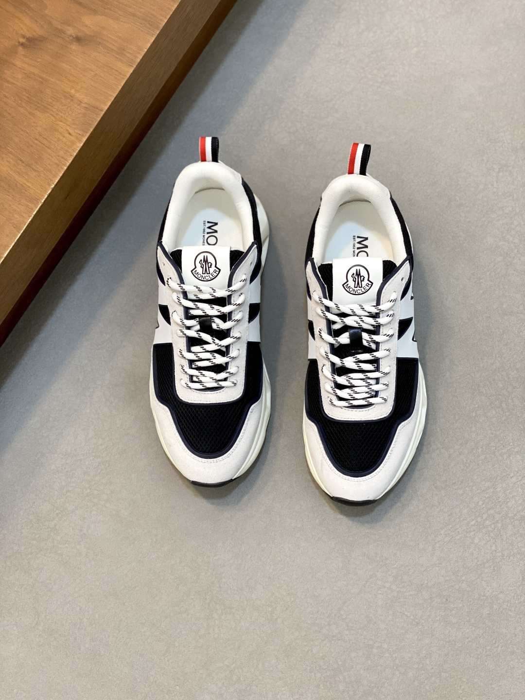 NO:603926,Moncler men's sports shoes, imported breathable mesh, neoprene, made of various materials, the upper is designed with shoelaces and rubber inserts, with the Moncler logo on the heel, and the outsole is made of TPU+rubber+high-elastic rubber foam. It has high elasticity and high wear resistance, improving comfort. Whether it is the upper or the color design, it is worth buying!  Size39-44 (38 45 customized), Moncler, sneakers19860909Moncler蒙口 男鞋运动鞋,进口透气网面、氯丁橡胶 各种材质拼接打造,鞋面采用鞋带和橡胶嵌件设计,后跟Moncler标志,大底采用TPU+橡胶+高弹橡胶发泡组合成型,具有高弹性高耐磨性,提高舒适性,无论是鞋面还是颜色设计都值得入手！Size39-44（38 45定做）,蒙口 休闲鞋,Moncler,sneakers,Men's shoes