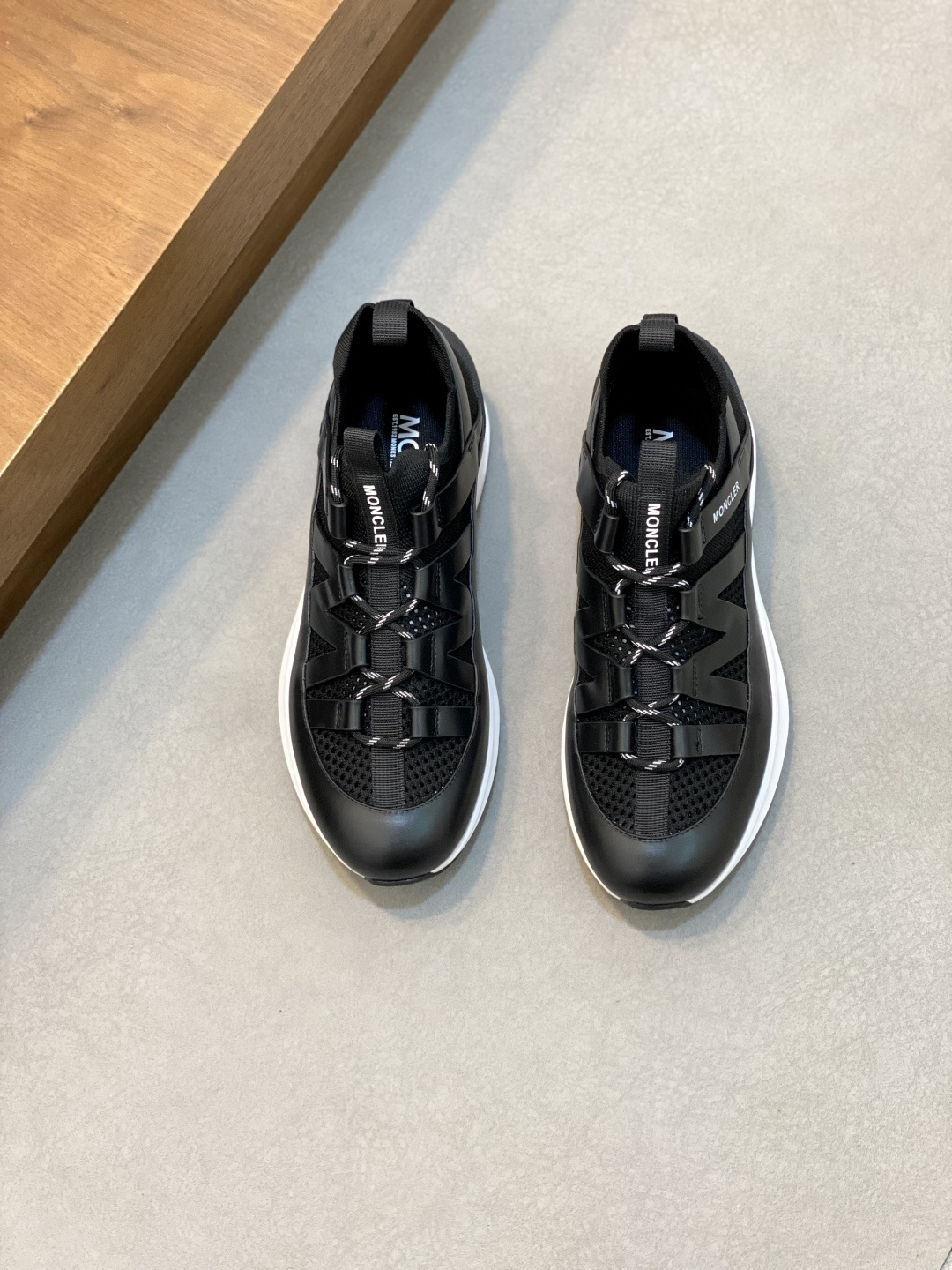 NO:342036,Moncler/monked men's casual sneakers have comfortable and anti-slip properties. They are made of integrated molded imported Feimao technology fabrics, combining innovation, functionality and graphic details, interpreting fashion and fashion. The combination of high elastic rubber foaming for the outsole has high elasticity and high wear resistance, improving comfort!  Size39-44 (38.45 customized), cover-up casual shoes, Moncler, sneakers19860909Moncler/蒙口男士休闲运动鞋,具有舒适防滑性能,采用一体成型进口飞织科技面料制成,兼备创新、功能性与图形细节于一体,诠释潮流时尚.大底高弹橡胶发泡组合成型,具有高弹性高耐磨性,提高舒适性！ Size39-44（38.45定制）,蒙口 休闲鞋,Moncler,sneakers,Men's shoes