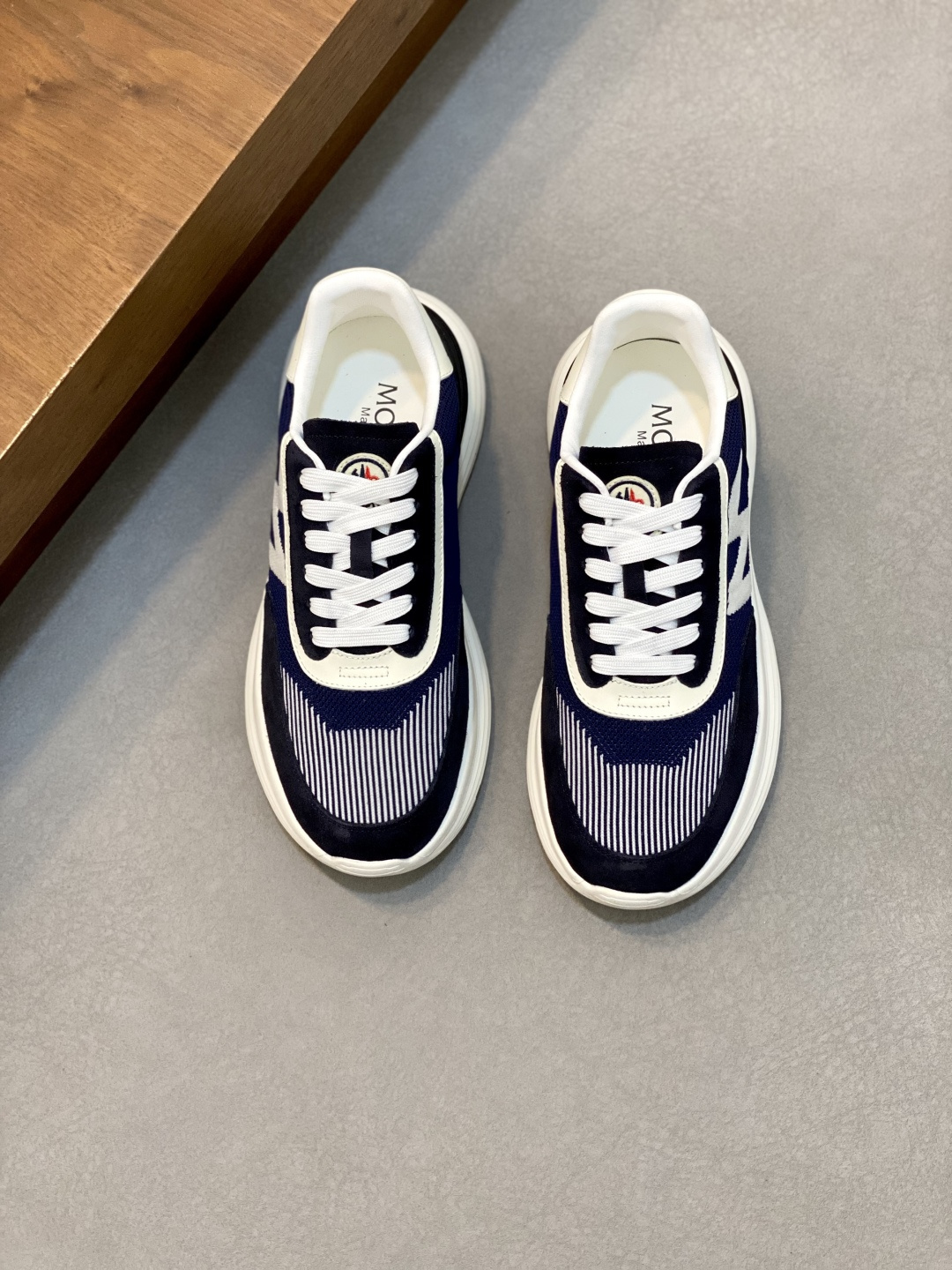 NO:730616,Moncler/Mongolian men's casual sports shoes are comfortable and non-slip. They are made of one-piece imported fly-woven technical fabrics. They combine innovation, functionality and graphic details to interpret fashion. The outsole is made of high-elastic rubber foam and is highly elastic and wear-resistant, improving comfort!  Size39-44 (customized at 38.45),,Moncler,sneakers19860909Moncler/蒙口男士休闲运动鞋,具有舒适防滑性能,采用一体成型进口飞织科技面料制成,兼备创新、功能性与图形细节于一体,诠释潮流时尚.大底高弹橡胶发泡组合成型,具有高弹性高耐磨性,提高舒适性！Size39-44（38.45定制）,,Moncler,sneakers,Men's shoes