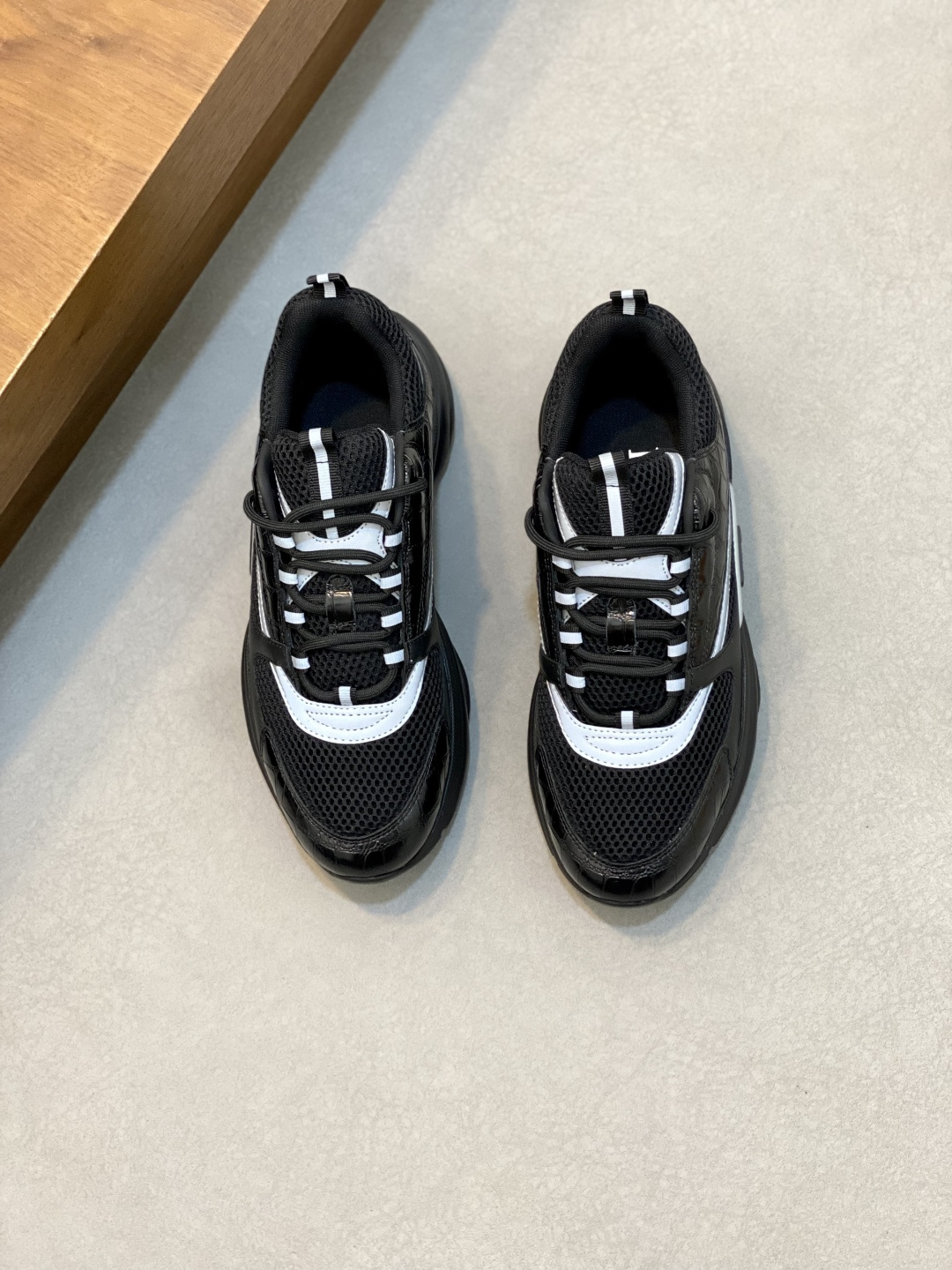 NO:341424,Brand Dior color original color matching, code number 39-44 customized 38.45.46 price Material Dior new casual shoes!  The details of the fashionable layout are impeccable, using cowhide with mesh patchwork to make comfortable and sweat-absorbing mesh. The foot pad feels comfortable and has excellent quality. Dior casual shoes, dior, dior, cowhide19860909品牌Dior 颜色原版配色 码数39-44定做38.45.46 价格 材质迪奥新款休闲鞋！时尚潮流的版面细节无可挑剔采用牛皮搭配网布拼接制作舒适吸汗的网布垫脚脚感舒适品质优越,Dior休闲鞋,dior,dior,cowhide,Men's shoes