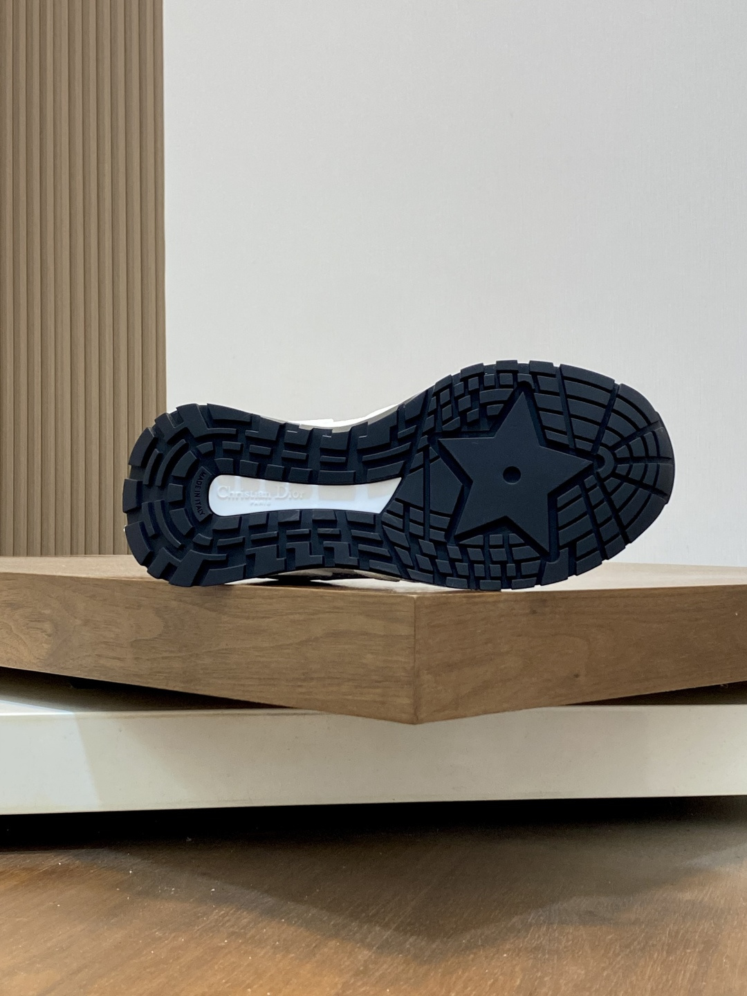 Dior Style Men's Shoes style reference detail image 9 from source 782370