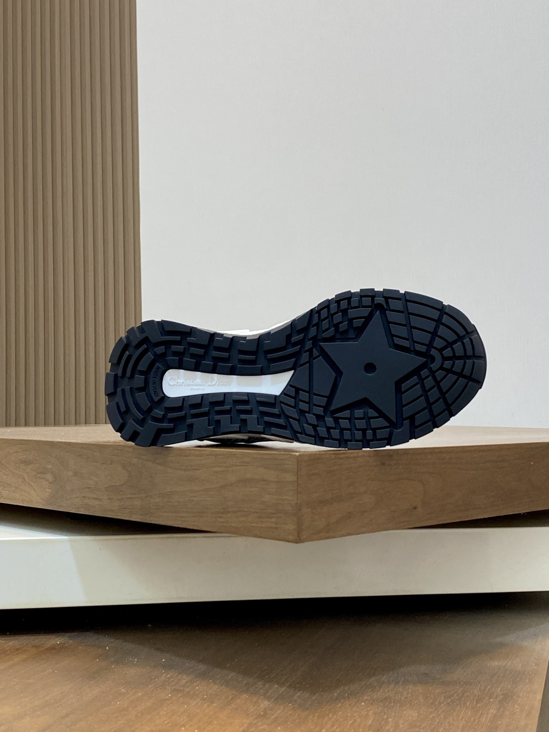 Dior Style Men's Shoes style reference detail image 9 from source 782371
