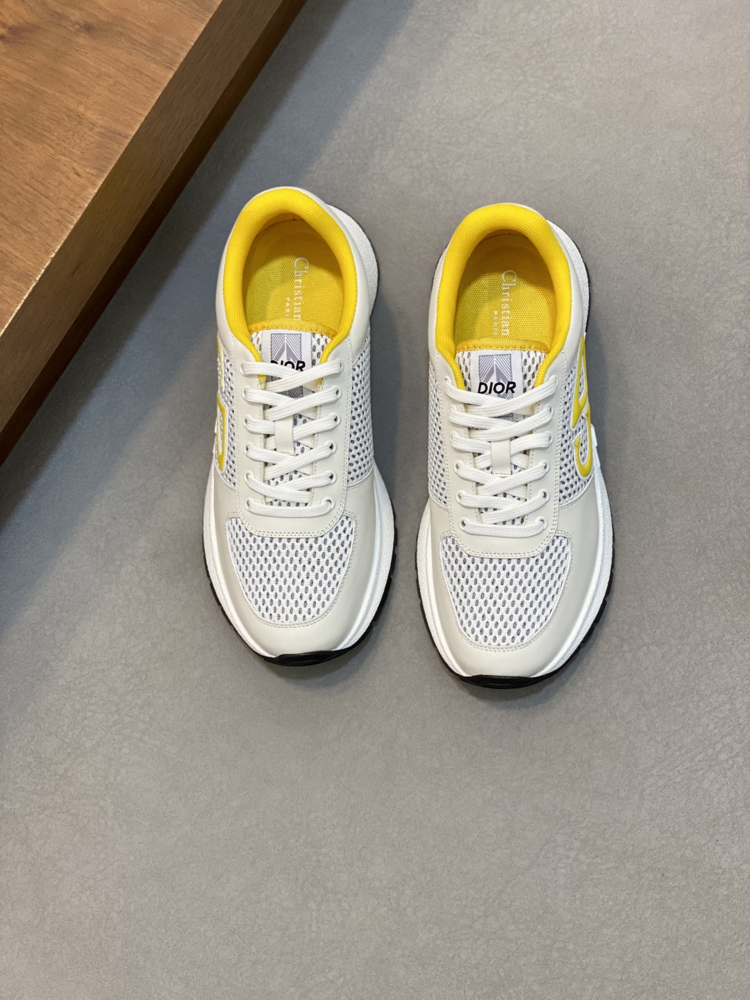 NO:347776,# Dior breathable flying knit casual sneakers The soft and breathable upper complements the light textured rubber sole, decorated with a variety of classic details, is ideal for daily styling. It can be matched with various casual items to create exquisite styling. Sole thickness 3.5CM Size39-44 (38 45 customized),,dior,sneakers19860909# 迪奥透气飞织休闲运动鞋 柔软透气的鞋面与轻盈的纹理效果橡胶鞋底相得益彰,饰以各种经典细节,是日常造型的理想之选 可与各式休闲单品搭配,打造精致造型 底厚 3.5CM Size39-44（38 45定制）,,dior,sneakers,Men's shoes