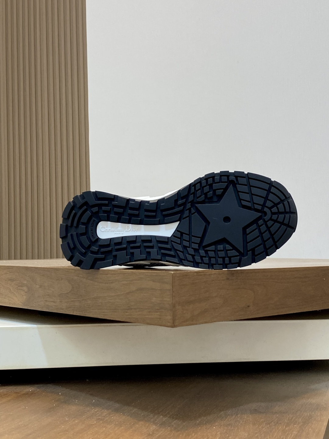 Dior Style Men's Shoes style reference detail image 9 from source 782369