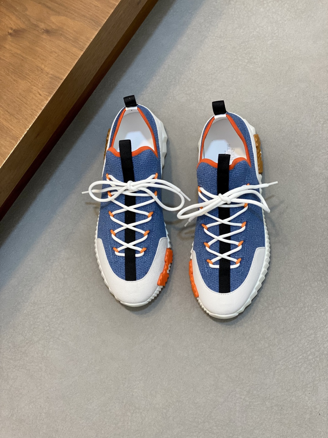 NO:351251,Hermes Aimajia's latest 25-year Lift lace-free sneakers knitted and suede goatskin lace-free sneakers. Light sole decorative contrast pattern to create a versatile urban style. Sole height 4 cm Size39-44 (38.45 customization),,hermes,hermes,sneakers,sheepskin,chamois leather19860909Hermes 爱马家25年最新款Lift免系带运动鞋 针织和麂皮山羊皮免系带运动鞋. 轻盈鞋底装饰撞色图案,打造百搭都市风格. 鞋底高度4厘米 Size39-44（38.45定制）,,hermes,hermes,sneakers,sheepskin,chamois leather,Men's shoes