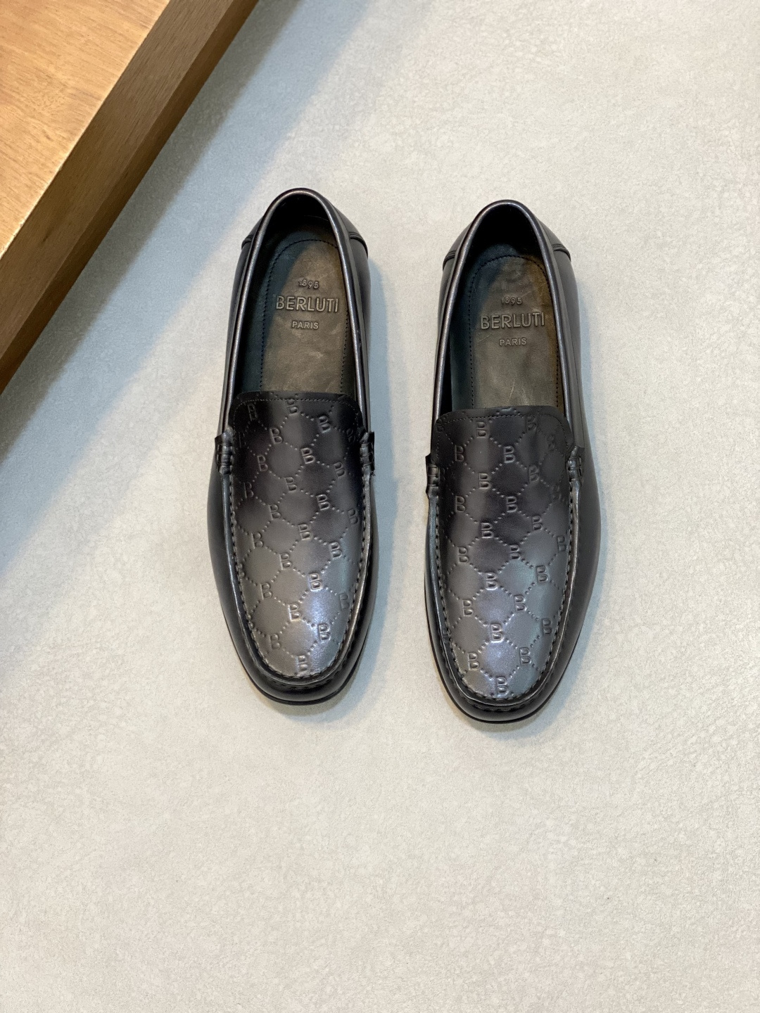 NO:339413,Berlui/Bruti Handmade fine men's leather shoes, imported Italian leather embryo, fetal cowhide, inner calfskin pure hand-made coloring process, delicate leather, translucent texture, non-market goods comparable, exquisite details, inner calfskin dyed. Size39-44 45 orders, Bruti, cowhide19860909Berlui/布鲁缇 手工精品男士皮鞋 ,意大利进口皮胚 胎牛皮面 内里小牛皮 纯手工上色工艺 皮质细腻光泽透亮 质感非市场货可以比拟 细节精致 内里本染小牛皮. Size39-44 45订,布鲁提,cowhide,Men's shoes