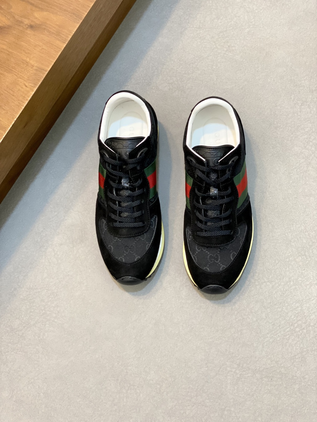 NO:347791,【Gucci】Gucci - High-end quality Original single couple casual sneakers - Upper back-fleece calfskin, shoe body brand totem cloth. Brand webbing, tongue. Heel. Air compressor brand logo - Inner water dyed sheepskin - Outsole ultra-light TPU foam TR rubber; Two-color molded outsole - Ultra-high quality control · fine workmanship highlighted (high-end · nobility · grade) -Size Men and women's same style 36-44 (women 35, 40, men 45, 46 can be customized)·,,gucci,gucci,sneakers,cowhide,sheepskin19860909【Gucci】古驰 -高端品质 原单情侣装休闲运动鞋 -鞋面反绒小牛皮、鞋身品牌图腾布匹.品牌织带、鞋舌.后跟.空压品牌logo -内里水染羊皮 -大底超轻TPU发泡·TR橡胶；双色成型大底 -超高品控·做工精细凸显(高端·贵气·档次) -Size 男女同款36-44（女35,40,男45,46可订做)·,,gucci,gucci,sneakers,cowhide,sheepskin,Men's shoes