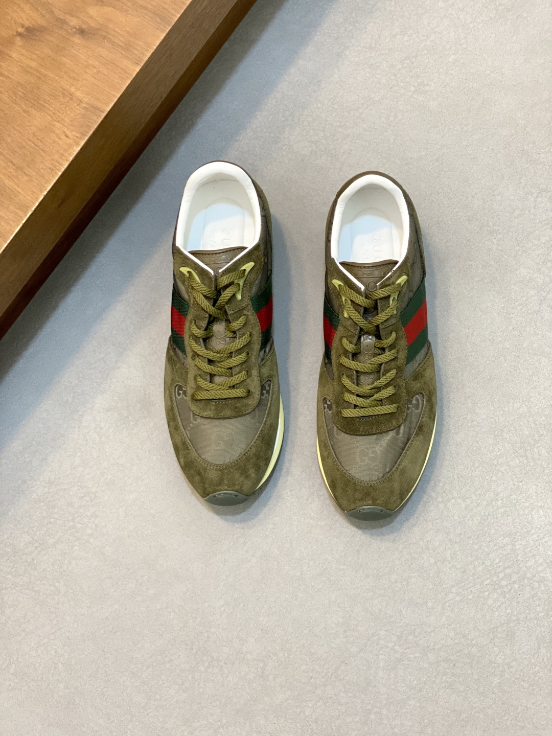 NO:341000,【Gucci】Gucci - High-end quality Original single couple casual sneakers - upper back-fleece calfskin, shoe body brand totem cloth. Brand webbing, tongue. Heel. Air compressor brand logo - inner water dye sheepskin - outsole ultra-light TPU foam TR rubber; two-color molded outsole - ultra-high quality control · fine workmanship highlighted (high-end · noble · grade) -Size Men and women's same style 36-44 (women 35, 40, men 45, 46 can be customized)·, Gucci casual shoes, gucci, gucci, sneakers, cowhide, sheepskin19860909【Gucci】古驰 -高端品质 原单情侣装休闲运动鞋 -鞋面反绒小牛皮、鞋身品牌图腾布匹.品牌织带、鞋舌.后跟.空压品牌logo -内里水染羊皮 -大底超轻TPU发泡·TR橡胶；双色成型大底 -超高品控·做工精细凸显(高端·贵气·档次) -Size 男女同款36-44（女35,40,男45,46可订做)·,古奇 休闲鞋,gucci,gucci,sneakers,cowhide,sheepskin,Men's shoes