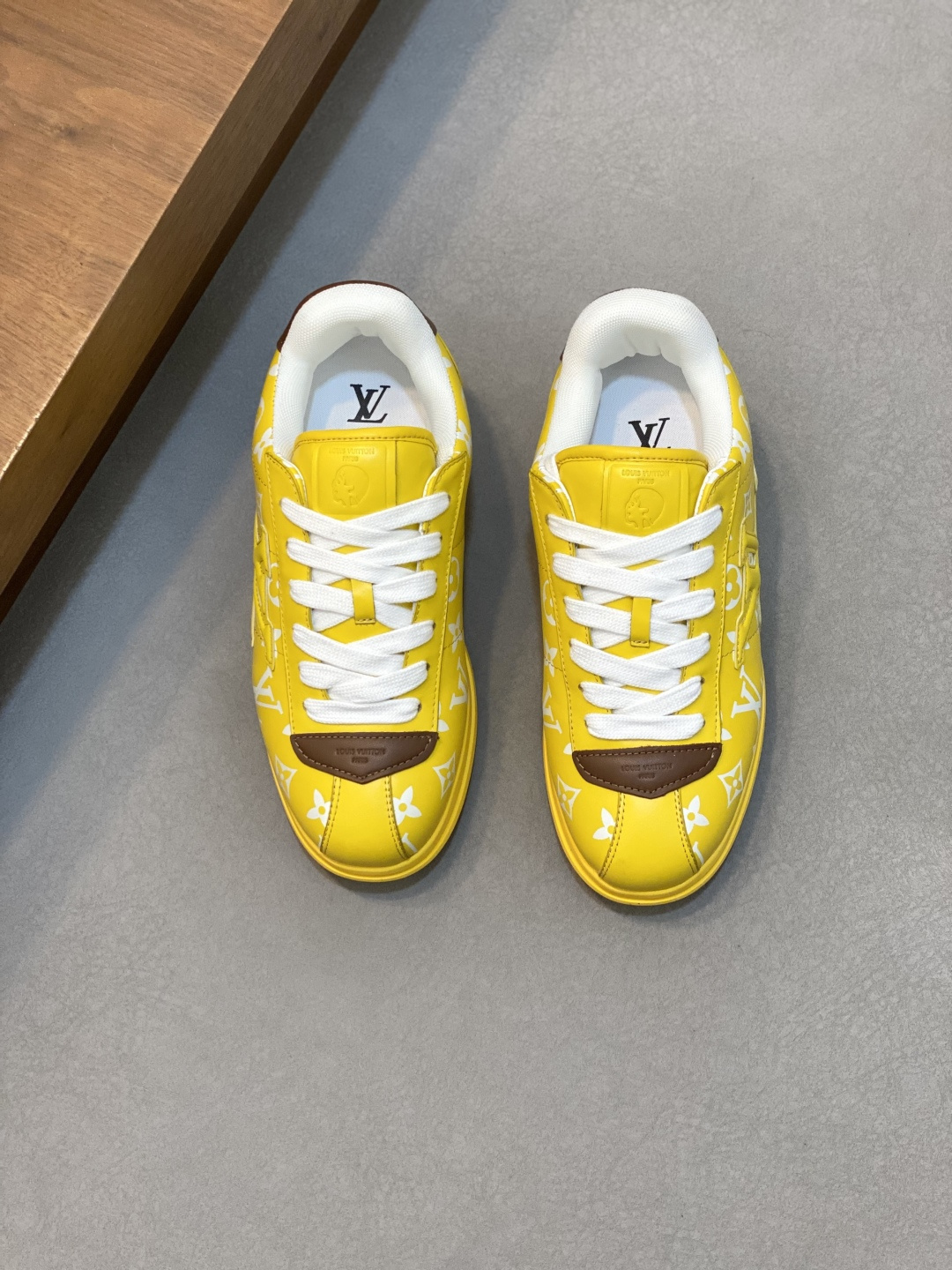 NO:341112,【Louis Vuitton】Louis Vuitton high-end quality original single casual sports shoes upper Napa calfskin. Color printing brand totem, shoe body sewing brand module, toe, tongue, heel; air compressor brand logo inner brand brand canvas outsole ultra-light original TPU rubber foam; molded outsole ultra-high quality control·fine workmanship highlight (high-end, noble, grade) Size 39-44 (38, 45, custom made), Louis Vuitton, louis vuitton, louis vuitton, sneakers, cowhide19860909【Louis Vuitton】路易威登 高端品质 原单休闲运动鞋 鞋面纳帕小牛皮.彩印品牌图腾、鞋身车缝品牌模块、鞋头.鞋舌.后跟；空压品牌logo 内里品牌帆布 大底超轻原版TPU橡胶发泡；成型大底 超高品控·做工精细凸显(高端·贵气·档次) Size 39-44（38,45,可订做),路易威登,louis vuitton,louis vuitton,sneakers,cowhide,Men's shoes