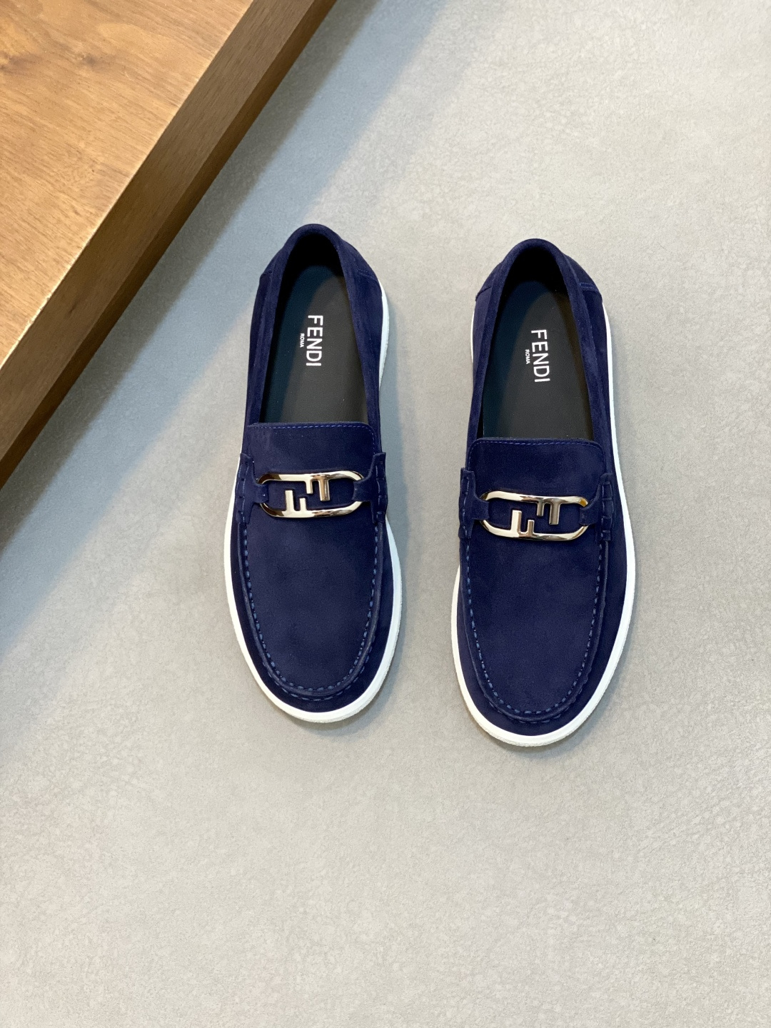 NO:339291,Fend*~Fendi high-end men's casual shoes, high-end and atmospheric, private mold custom-made original brand hardware buckle decoration, calfskin breathable inner lining, original rubber outsole, top quality!  Size38-44 (38.45.46 customized), Fendi casual shoes, fendi, fendi, cowhide19860909Fend*～芬迪 高端 男士休闲鞋,高端大气,私家开模定制原版品牌五金扣装饰,小牛皮透气内里,原版橡胶大底,顶级品质！ Size38-44（38.45.46定做）,芬迪休闲鞋,fendi,fendi,cowhide,Men's shoes