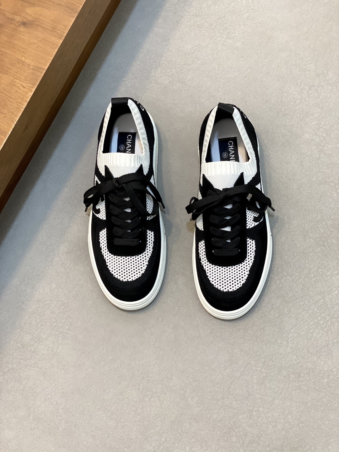 Chanel Baskets de Sport Bicolores en Maille Tendance Printemps/Été