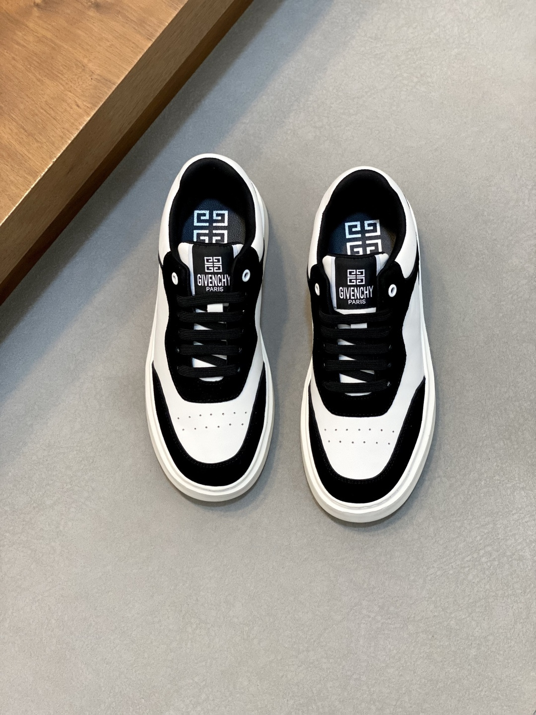 NO:341498,Brand GIVENCHY Color Original Color Number 39-44 Customized 38.45 Price Material Givenchy Top-grade Original Product!  The upper of the high-quality sports shoes is spliced ​​with imported cowhide to make it breathable and comfortable cowhide inner Cowhide feet original combination outsole style fashionable, simple and generous versatile style, Givenchy casual shoes, given, given, given, sneakers, cowhide19860909品牌GIVENCHY 颜色 原版配色 码数39-44定做38.45 价格 材质纪梵希顶级·原单货！精品好货运动鞋鞋面采用进口牛皮拼接而成透气舒服牛皮内里 牛皮垫脚 原版 组合大底 版型时尚简洁大方 百搭款,纪梵希休闲鞋,givenchy,givenchy,sneakers,cowhide,Men's shoes