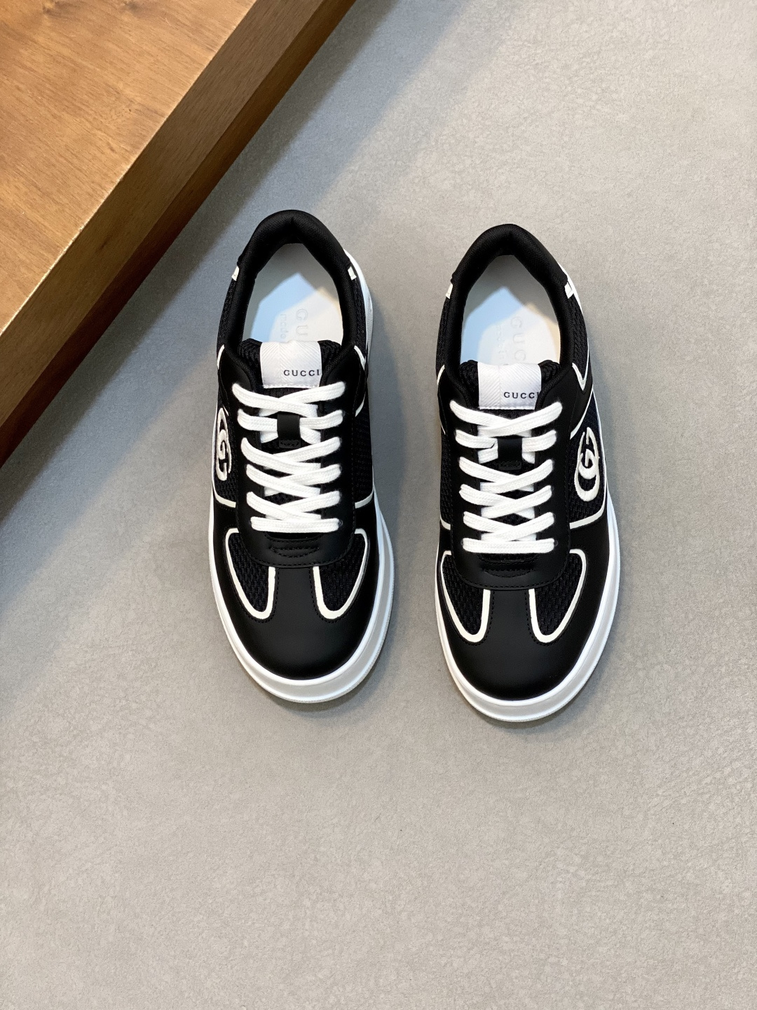 NO:340576,Brand G U C C I Color Original Color Pair Code 39-44 Customized 38.45 Price Material Guqi 2025 Top-level ·Original Individual Product!  Premium and trendy men's sports and casual shoes!  A unique personality!  The upper is made of imported cowhide with Guqi printed logo spliced ​​cowhide inner lining. The original molded sole is high-quality and worthy of possession. Guqi casual shoes, cowhide19860909品牌G U C C I 颜色原版配色 码数39-44定做38.45 价格 材质古奇2025顶级·原单货！精品好货潮男运动休闲鞋！与众不同的个性！鞋面采用进口牛皮搭配古奇印花logo拼接牛皮内里 原版开模大底、高品质值得拥有,古奇 休闲鞋,cowhide,Men's shoes