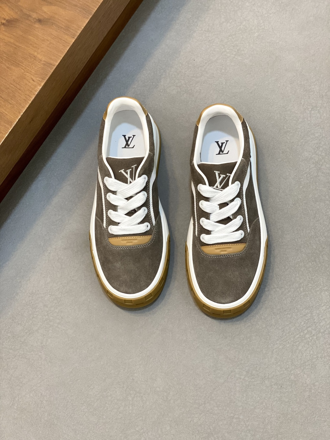 NO:340971,LV new product Louis Vuitton men's high-end casual sneakers, using imported top-layer cowhide silk-print brand lougou, original outsole, wear-resistant and comfortable, Monogram lougou embellished with rubber outsole, breathable leather inner lining, versatile and classic style!  Size38-44 (.45, 46 customized), Louis Vuitton, louis vuitton, louis vuitton, sneakers, cowhide19860909LV 新品 路易威登 男士高端休闲运动鞋,选用进口头层牛皮丝印品牌lougou,原版大底,耐磨舒适,Monogram lougou点缀橡胶外底,透气皮内里,百搭经典款式！ Size38-44（.45、46 定做）,路易威登,louis vuitton,louis vuitton,sneakers,cowhide,Men's shoes