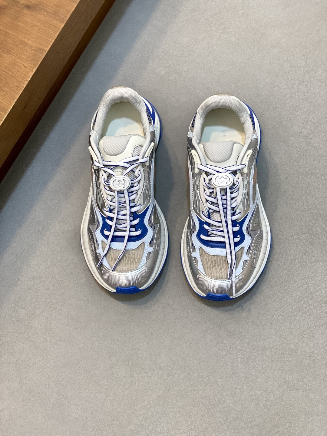 NO:341258,Gucci 2.0 sports shoes, couples, retro, casual shoes, running shoes, original purchase and development, making products, Gucci 2.0 sports shoes are renovated to interpret the brand's iconic striped webbing elements. This sports shoes are renovated to interpret the iconic details, using EVA thick sole, paired with a flexible silhouette, bringing a steady and comfortable wearing experience. Delivery counter exquisite packaging. Fabric original imported cowhide + technology fabric. Inner original imported breathable net. Sole original opening mold is super light foam rubber. Sole thickness is 4CM Size: 39-44 (38, 45, 56 customized), Gucci casual shoes, gucci, sneakers, cowhide19860909Gucci古奇2.0运动鞋 情侣款 复古 休闲鞋 跑鞋 原版购入开发 做货 Gucci 2.0运动鞋焕新演绎品牌标志性条纹织带元素.这款运动鞋焕新诠释标志性细节,采用EVA厚鞋底,搭配灵动廓形,带来稳步舒适穿着体验 配送专柜精美包装 面料原版进口牛皮+科技面料 内里原版进口透气网里 鞋底原版开模超轻发泡橡胶 底厚4CM Size: 39-44（38、45、56订做）,古奇 休闲鞋,gucci,sneakers,cowhide,Men's shoes