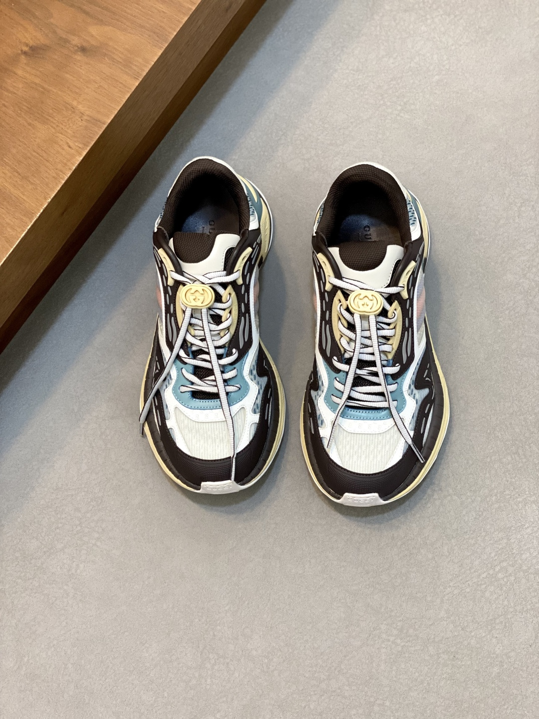 NO:347461,Gucci 2.0 sports shoes, couples, retro, casual shoes, running shoes, original purchase and development, making products Gucci 2.0 sports shoes renovate the brand's iconic striped webbing elements. This sports shoes renovate the iconic details, adopt EVA thick sole, matched with a flexible silhouette, bringing a steady and comfortable wearing experience. Exquisite packaging for delivery counter. Original imported cowhide + technology fabric. Original imported breathable net. Original sole, ultra-light foam rubber, sole thickness 4CM Size: 39-44 (38, 45, 56 customized),,gucci,gucci,sneakers,cowhide19860909Gucci古驰 2.0运动鞋 情侣款 复古 休闲鞋 跑鞋 原版购入开发 做货 Gucci 2.0运动鞋焕新演绎品牌标志性条纹织带元素.这款运动鞋焕新诠释标志性细节,采用EVA厚鞋底,搭配灵动廓形,带来稳步舒适穿着体验 配送专柜精美包装 面料原版进口牛皮+科技面料 内里原版进口透气网里 鞋底原版开模超轻发泡橡胶 底厚4CM Size: 39-44（38、45、56订做）,,gucci,gucci,sneakers,cowhide,Men's shoes