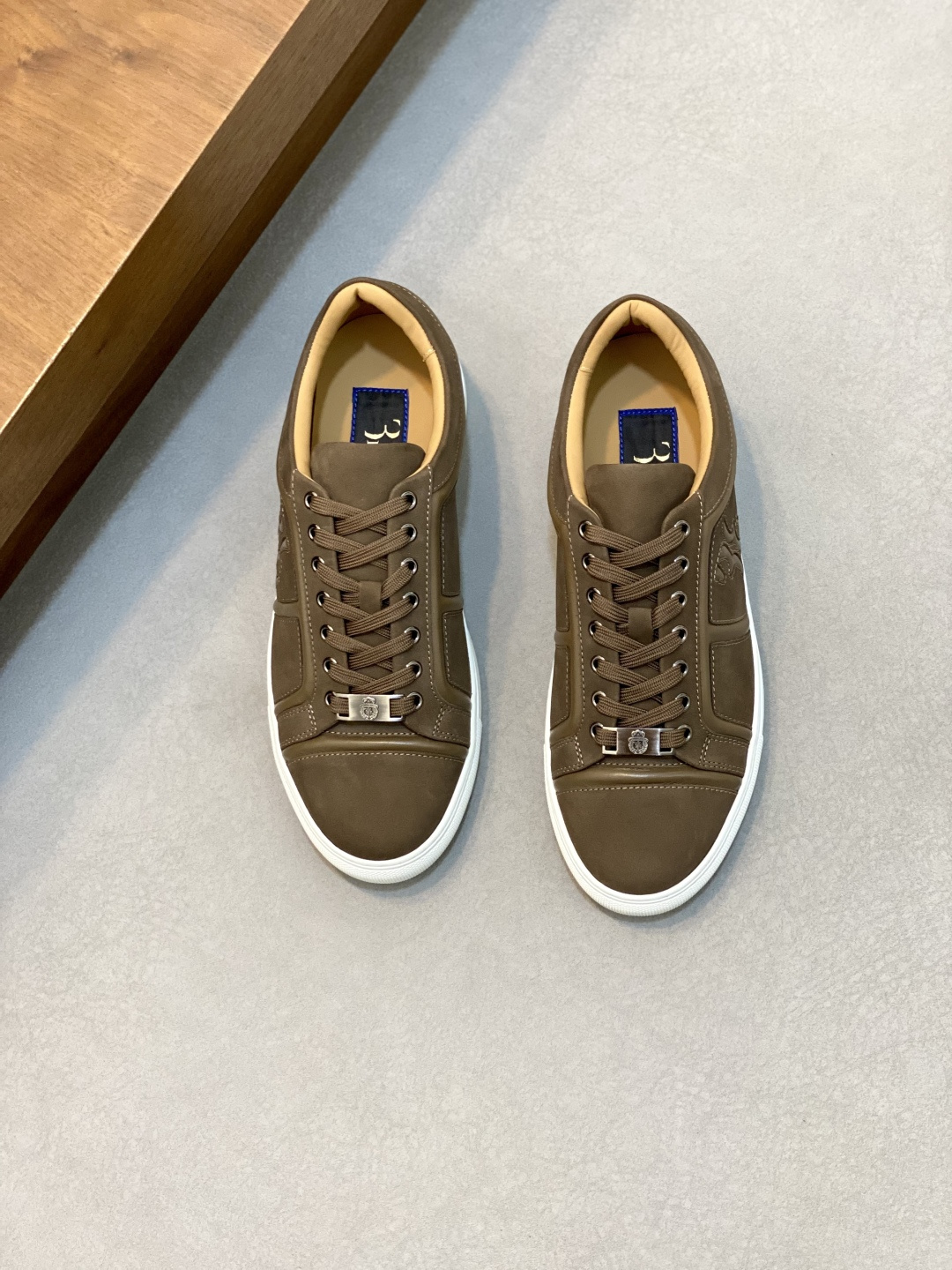 NO:340516,The famous Italian luxury men's clothing brand Billionaire (billionaire) is made of imported matte cowhide, with iconic brand craft logo on the side, imported cowhide inner lining, original rubber large bottom. 38-44 sizes, billionaire, cowhide19860909意大利著名奢华男装品牌Billionaire(亿万富翁)采用进口磨砂牛皮拼接而成,侧面标志性品牌工艺Logo,进口牛皮内里,原版橡胶大底大底.38-44码,亿万富翁,cowhide,Men's shoes
