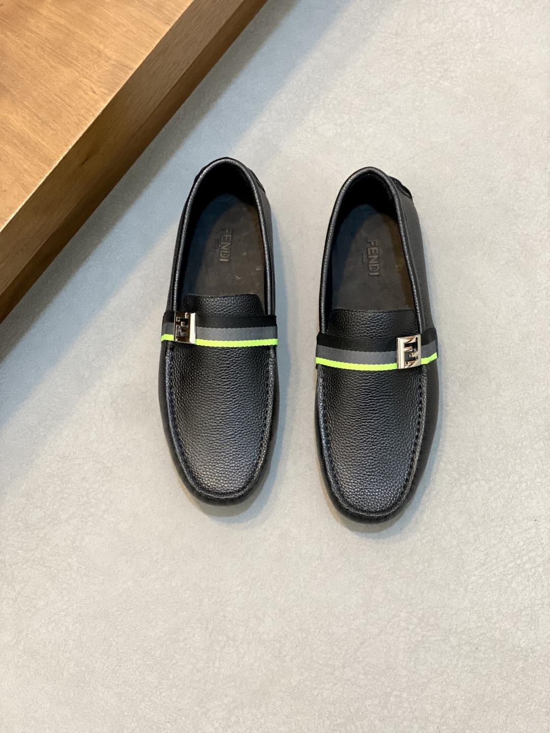 NO:341490,Hot new products in stock. High-quality home FENDL men's beanie shoes, high-quality, high-end driving shoes, full packaging!  Imported cowhide material. Imported high-quality water-dyeed cowhide inner wear-resistant sole. Features are high-end and comfortable. Pure handmade to create the perfect shoes that suit you. Size (39-44) can be customized for 38.45 standard sizes!  ,Fendi casual shoes,fendi,fendi,cowhide19860909爆款现货新品.高品质家FENDL男士豆豆鞋高品质,高端开车鞋,配全套包装！ 材质进口牛皮.进口优质水染牛皮内里耐磨大底 特点高档舒适 纯手工制作 打造最适合您的的完美鞋履 码数(39-44）可定做38.45标准码！,芬迪休闲鞋,fendi,fendi,cowhide,Men's shoes