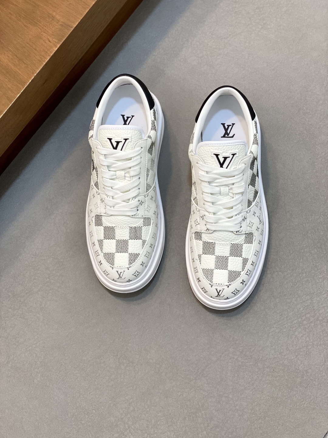 Zapatillas Deportivas de Cuero Louis Vuitton para Hombre - Estilo Clásico