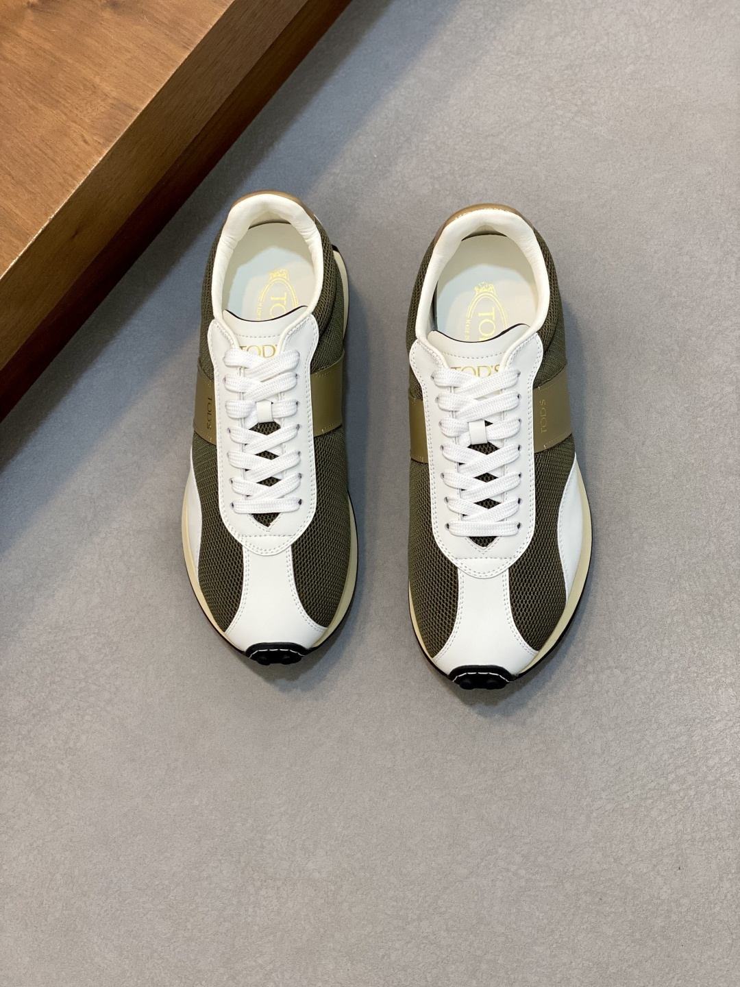 NO:341573,Brand TOD'S color original color matching, size 38-44 customized 45. Price Material Todds Men's New Casual Shoes Original single quality, top layer cowhide breathable cloth, breathable Comfort Mesh inner cowhide, extremely strong leather texture original outsole Comfortable footwear, TOD'S casual shoes, Tod's, cowhide19860909品牌TOD'S 颜色原版配色 码数38-44定做45. 价格 材质托德斯男士 新款 休闲鞋 原单品质、采用头层牛皮拼接透气布面搭配、透气 舒适 网布内里牛皮垫脚、皮质感极强原版大底 上脚舒适 轻便,TOD'S 休闲鞋,Tod's,cowhide,Men's shoes