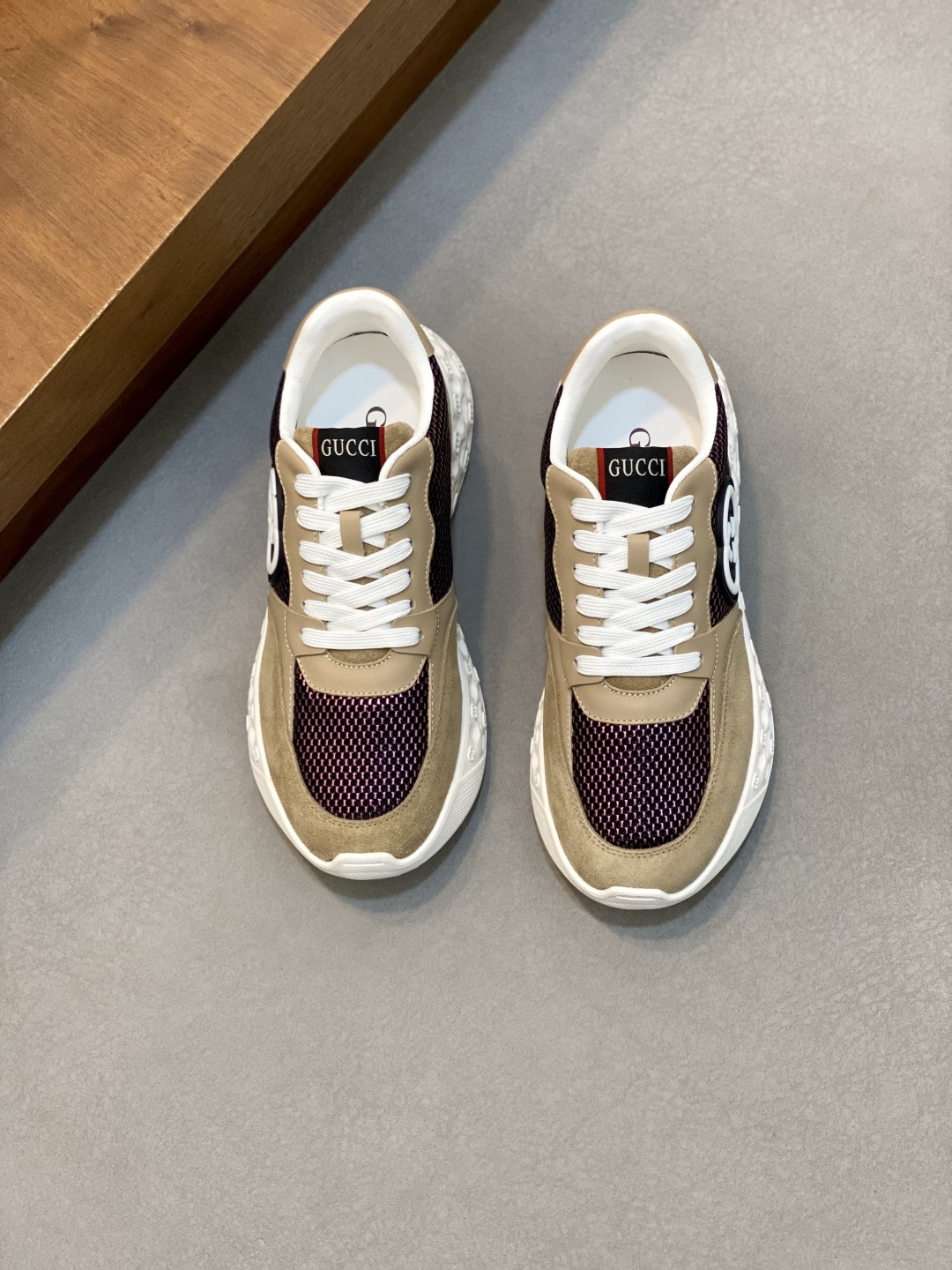 NO:340595,【Gucci】Gucci - High-end quality Original single - Upper Napa calfskin, lychee calfskin, computer embroidery brand totem - Inner water dyed cowhide - Outsole ultra-light TPU·rubber; Two-color molded sole - Ultra-high quality control·fine workmanship highlighted (high-end, noble, grade) -Size 38-44 (38 45 can be customized), Gucci casual shoes, gucci, gucci, cowhide19860909【Gucci】古驰 -高端品质 原单 -鞋面纳帕小牛皮、荔纹小牛皮、电脑刺绣品牌图腾 -内里水染牛皮 -大底超轻TPU·橡胶；双色成型大底 -超高品控·做工精细凸显(高端·贵气·档次) -Size 38-44（38 45可订做),古奇 休闲鞋,gucci,gucci,cowhide,Men's shoes