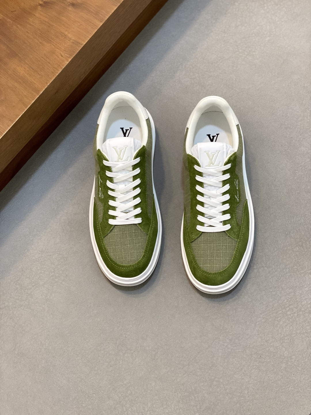 NO:344983,L new high-end casual sneakers for men, using imported top-layer cowhide silk-print brand lougou, original ultra-light tpu outsole, wear-resistant and comfortable, Monogram lougou embellished with rubber outsole, breathable mesh lining, versatile and classic style!  Size38-44 (.45, 46 customized),,sneakers,cowhide19860909L 新品男士高端休闲运动鞋,选用进口头层牛皮丝印品牌lougou,原版超轻tpu大底,耐磨舒适,Monogram lougou点缀橡胶外底,透气网布内里,百搭经典款式！ Size38-44（.45、46 定做）,,sneakers,cowhide,Men's shoes