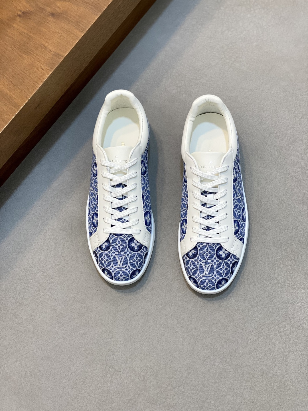 NO:340268,L Louis Vuitton New high-end casual sneakers for men, using imported denim fabric. Original ultra-light tpu outsole, wear-resistant and comfortable. Monogram lougou embellishes rubber outsole, breathable mesh inner lining, versatile and classic style!  Size38-44 (.45, 46 customized), Louis Vuitton, louis vuitton, sneakers19860909L 路易威登 新品男士高端休闲运动鞋,选用进口牛仔布面料 原版超轻tpu大底,耐磨舒适,Monogram lougou点缀橡胶外底,透气网布内里,百搭经典款式！ Size38-44（.45、46 定做）,路易威登,louis vuitton,sneakers,Men's shoes