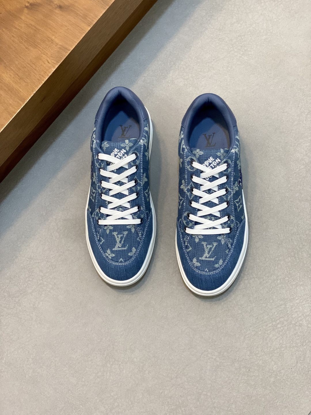 NO:341464,L Low-top classic casual sneakers for men for autumn and winter, this sneaker is made of imported denim. The rubber outsole is perfectly designed, and the memory ergonomic insole is upgraded and comfortable. The inner part of the imported pure cotton is high-end and comfortable, and the original outsole is light and wear-resistant!  Pure handmade, details determine quality!  Size39-45 (39.45 customization), Louis Vuitton, louis vuitton, sneakers19860909L 秋冬男士低帮经典休闲运动鞋,本款运动鞋为进口牛仔布打造.橡胶外底完善整体设计,记忆性人体工学鞋垫升级舒适体验.意大利进口纯棉内里高档舒适,原版大底轻盈耐磨！纯手工制作,细节决定品质！ Size39-45（39.45定制）,路易威登,louis vuitton,sneakers,Men's shoes