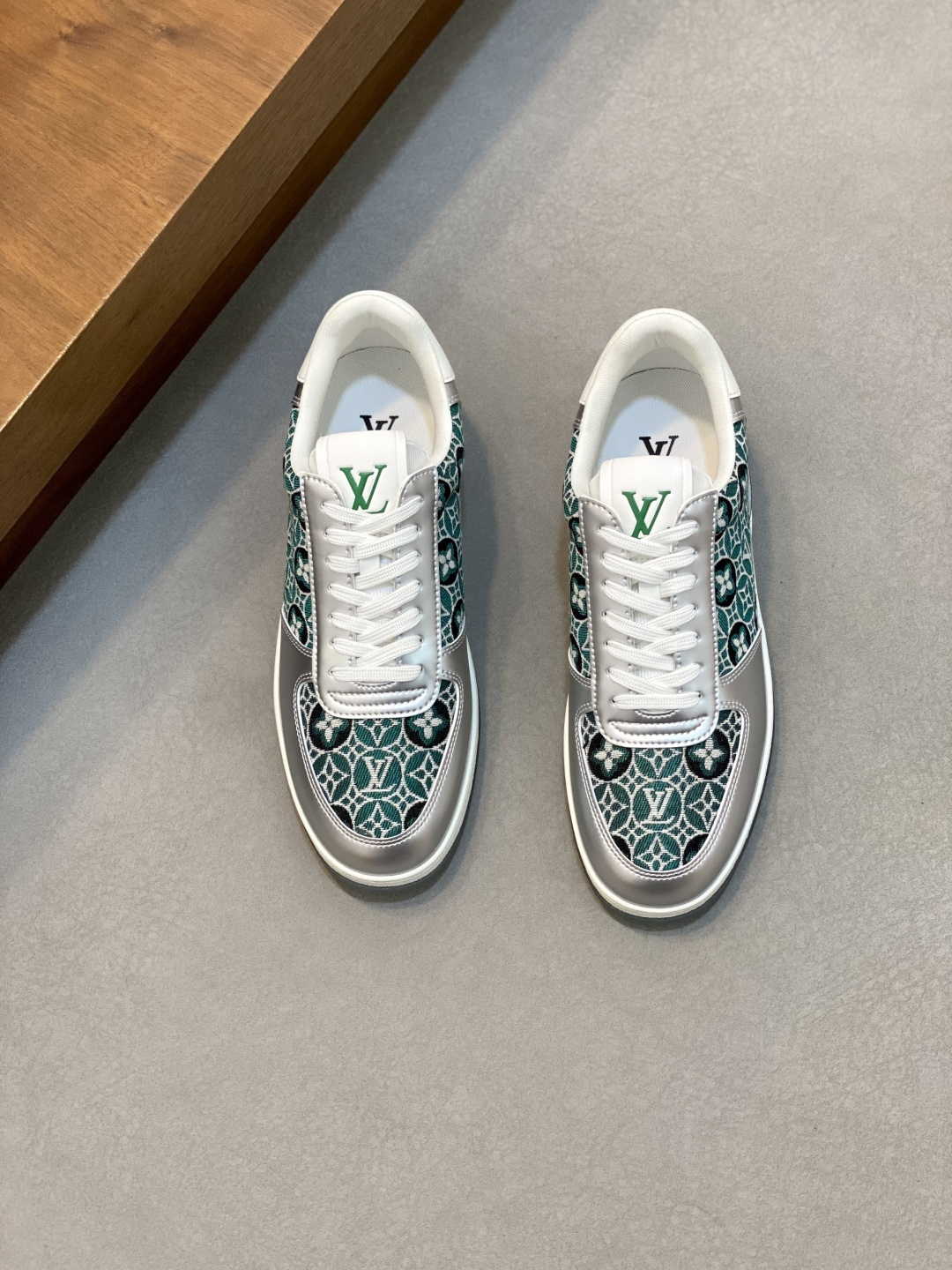 NO:341388,L Louis Vuitton New high-end casual sneakers for men, using imported denim fabric. Original ultra-light tpu outsole, wear-resistant and comfortable. Monogram lougou embellishes rubber outsole, breathable mesh inner lining, versatile and classic style!  Size38-44 (.45, 46 customized), Louis Vuitton, louis vuitton, sneakers19860909L 路易威登 新品男士高端休闲运动鞋,选用进口牛仔布面料 原版超轻tpu大底,耐磨舒适,Monogram lougou点缀橡胶外底,透气网布内里,百搭经典款式！ Size38-44（.45、46 定做）,路易威登,louis vuitton,sneakers,Men's shoes