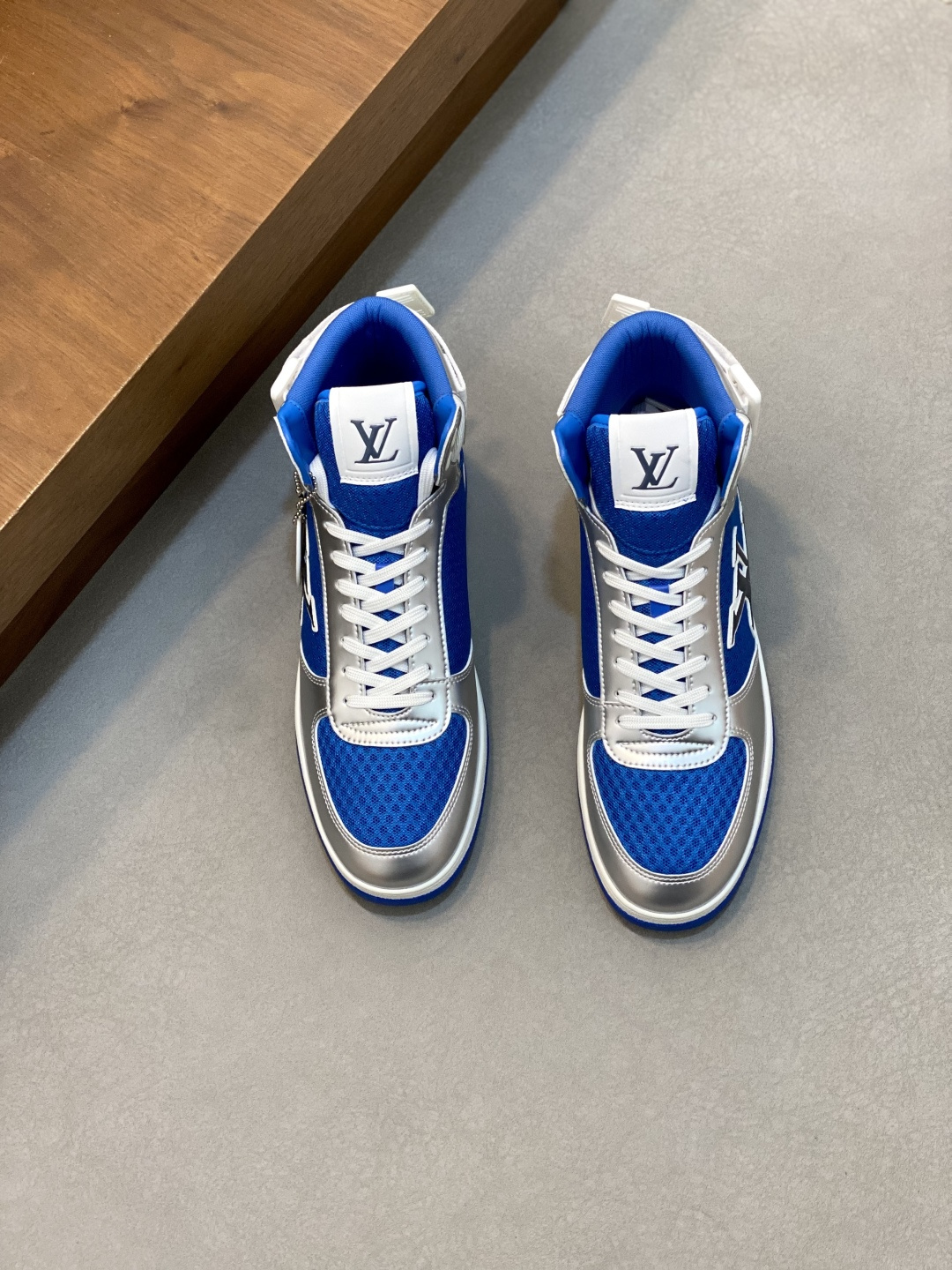 NO:350986,Lv Top Purchase Louis Vuitton, Sports Board Shoes Counter Synchronization, Upper imported from Italy, High-quality splicing and colorful complex crafts, Imported net brie pads are soft and comfortable, original sole is specially supplied with original sole, TPU exclusive movable molding sole is super comfortable, original order goods, high quality, can enter and exit the counter at will, welcome comparison, number 38-44 (customized 45),,louis vuitton,louis vuitton19860909Lv 顶级代购 路易威登,运动板鞋专柜同步,鞋面意大利进口,高品质拼接缤纷色彩复杂工艺品,进口网布里垫柔软舒适,鞋底原厂特供原版底,TPU独家活动成型底超级舒适,原厂跟单货,高品质,可随意进出专柜,欢迎对比,码数 38-44（订做45）,,louis vuitton,louis vuitton,Men's shoes