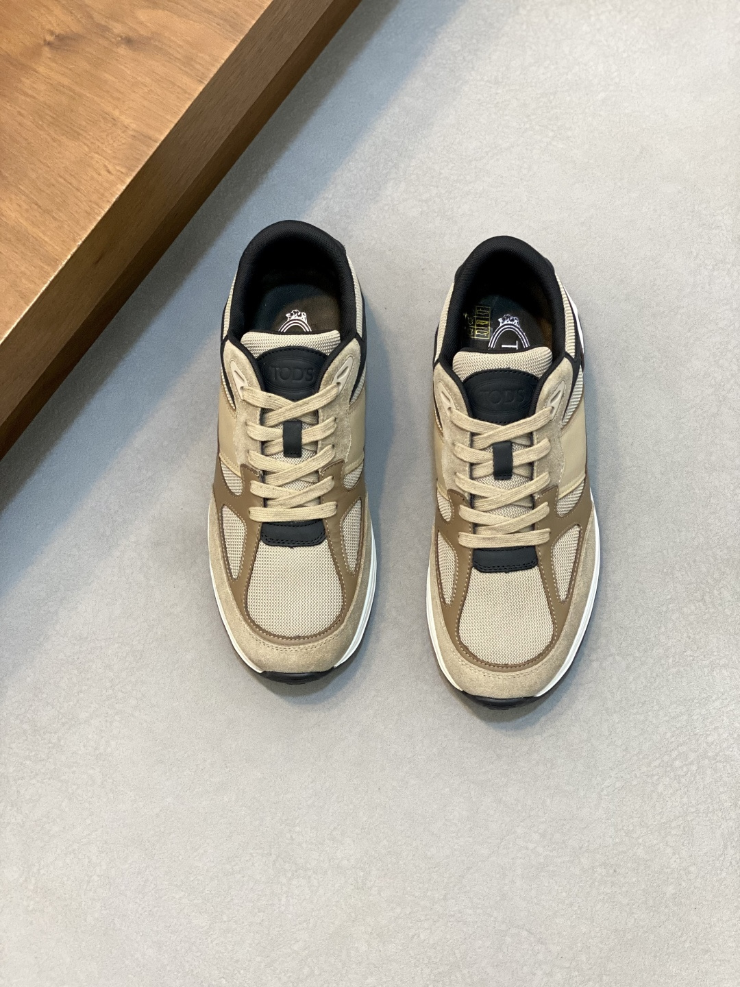 NO:340902,T top purchasing agent, support, new products of the street-fried street-fried men's hot casual shoe counter, upper imported Italian cowhide, classic and generous layout, imported water-dye cowhide inner cowhide pad, sole, original original sole, exclusive movable molded sole is super comfortable, original order goods, high quality, can enter and exit the counter at will, welcome to compare, size 38-44 (can be ordered 45), TOD'S casual shoes, Tod's, cowhide19860909T 顶级代购 托 炸街男神爆款休闲板鞋专柜新品同步,鞋面意大利进口牛皮,经典大方版面男士气质,进口水染牛皮内里牛皮垫,鞋底世原厂特供原版底,独家活动成型底超级舒适,原厂跟单货,高品质,可随意进出专柜,欢迎对比,码数 38-44（可订45）,TOD'S 休闲鞋,Tod's,cowhide,Men's shoes