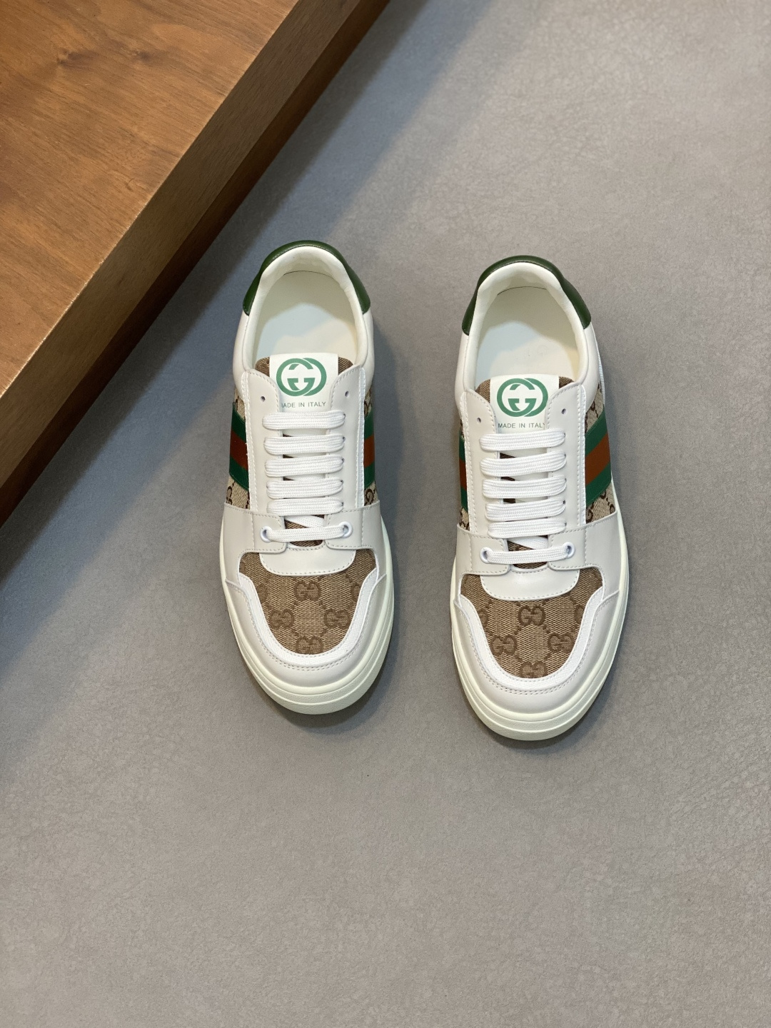 NO:340968,【Gucci】Gucci - High-end quality Original single - Upper Napa calfskin, lychee calfskin, computer embroidery brand totem - Inner water dyed cowhide - Outsole ultra-light TPU·rubber; Two-color molded sole - Ultra-high quality control·fine workmanship highlighted (high-end, noble, grade) -Size 38-44 (38 45 can be customized), Gucci casual shoes, gucci, gucci, cowhide19860909【Gucci】古驰 -高端品质 原单 -鞋面纳帕小牛皮、荔纹小牛皮、电脑刺绣品牌图腾 -内里水染牛皮 -大底超轻TPU·橡胶；双色成型大底 -超高品控·做工精细凸显(高端·贵气·档次) -Size 38-44（38 45可订做),古奇 休闲鞋,gucci,gucci,cowhide,Men's shoes