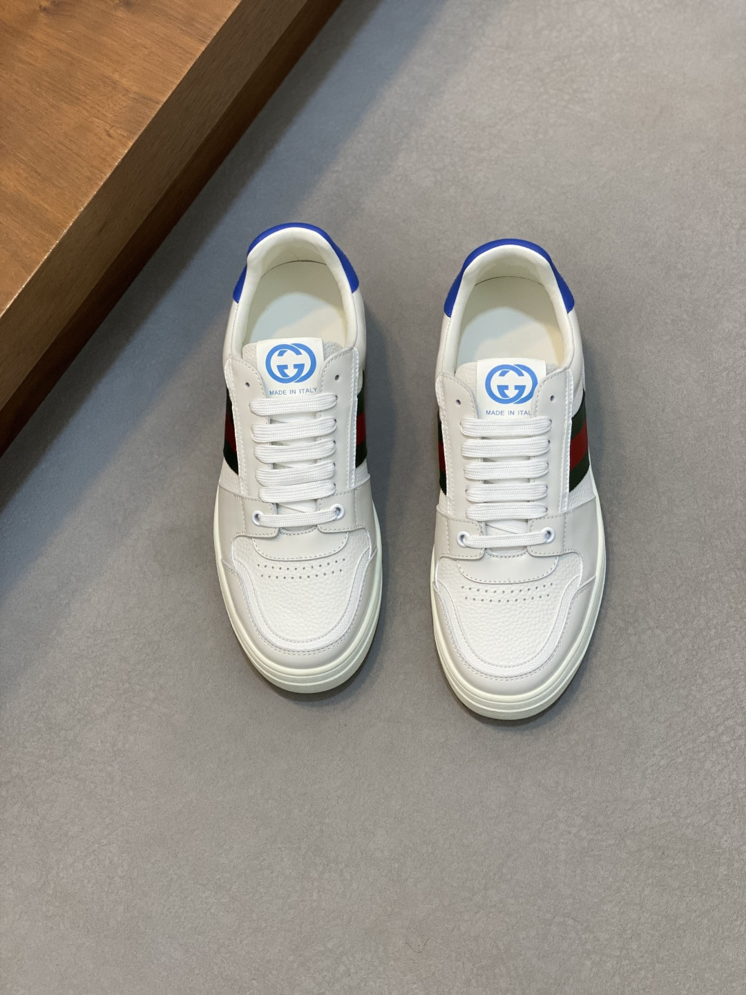 NO:351560,【Gucci】Gucci - High-end quality Original single - Upper Napa calfskin, lychee calfskin, computer embroidery brand totem - Inner water dyed cowhide - Outsole ultra-light TPU·rubber; Two-color molded sole - Ultra-high quality control·fine workmanship highlighted (high-end, noble, grade) -Size 38-44 (38 45 can be customized),,gucci,gucci,cowhide19860909【Gucci】古驰 -高端品质 原单 -鞋面纳帕小牛皮、荔纹小牛皮、电脑刺绣品牌图腾 -内里水染牛皮 -大底超轻TPU·橡胶；双色成型大底 -超高品控·做工精细凸显(高端·贵气·档次) -Size 38-44（38 45可订做),,gucci,gucci,cowhide,Men's shoes