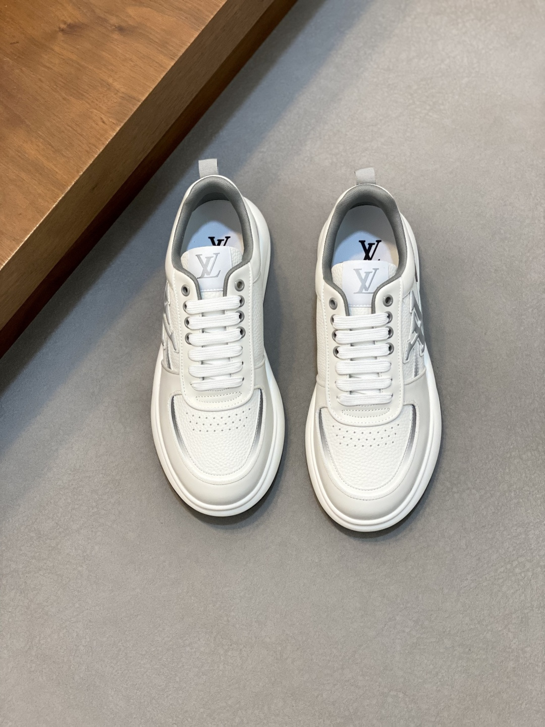 NO:341521,Lv Top Purchase Louis Vuitton, Sports Board Shoes Counter Synchronization, Upper imported from Italy, High-quality splicing and colorful complex crafts, Imported mesh brie pads are soft and comfortable, original sole is specially supplied with original sole, TPU exclusive movable molding sole is super comfortable, original order goods, high quality, can enter and exit the counter at will, welcome to compare, size 38-44 (custom 45), Louis Vuitton, louis vuitton, louis vuitton19860909Lv 顶级代购 路易威登,运动板鞋专柜同步,鞋面意大利进口,高品质拼接缤纷色彩复杂工艺品,进口网布里垫柔软舒适,鞋底原厂特供原版底,TPU独家活动成型底超级舒适,原厂跟单货,高品质,可随意进出专柜,欢迎对比,码数 38-44（订做 45）,路易威登,louis vuitton,louis vuitton,Men's shoes