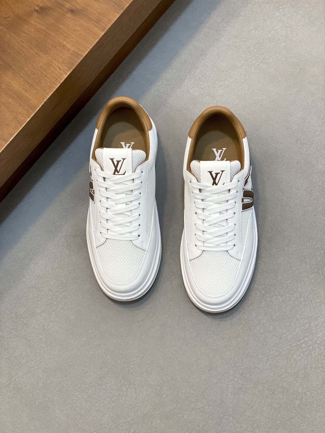 NO:341526,LV top purchasing agent Road street-fried street male gods hot sports shoes counter synchronization, upper imported Italian cowhide fabric, high-quality complex splicing crafts, imported water-dyed cowhide inner cowhide footbed original sole factory special original sole, TPU exclusive movable molding sole super comfortable, original order goods, high quality, can enter and exit the counter at will, welcome comparison, size 39-44 (order 38 45), Louis Vuitton, louis vuitton, louis vuitton, cowhide19860909LV顶级代购 路 炸街男神爆款运动板鞋专柜同步,鞋面意大利进口牛皮面料,高品质复杂拼接工艺品,进口水染牛皮内里牛皮垫脚 鞋底原厂特供原版底,TPU独家活动成型底超级舒适,原厂跟单货,高品质,可随意进出专柜,欢迎对比,码数 39-44（订 38 45）,路易威登,louis vuitton,louis vuitton,cowhide,Men's shoes