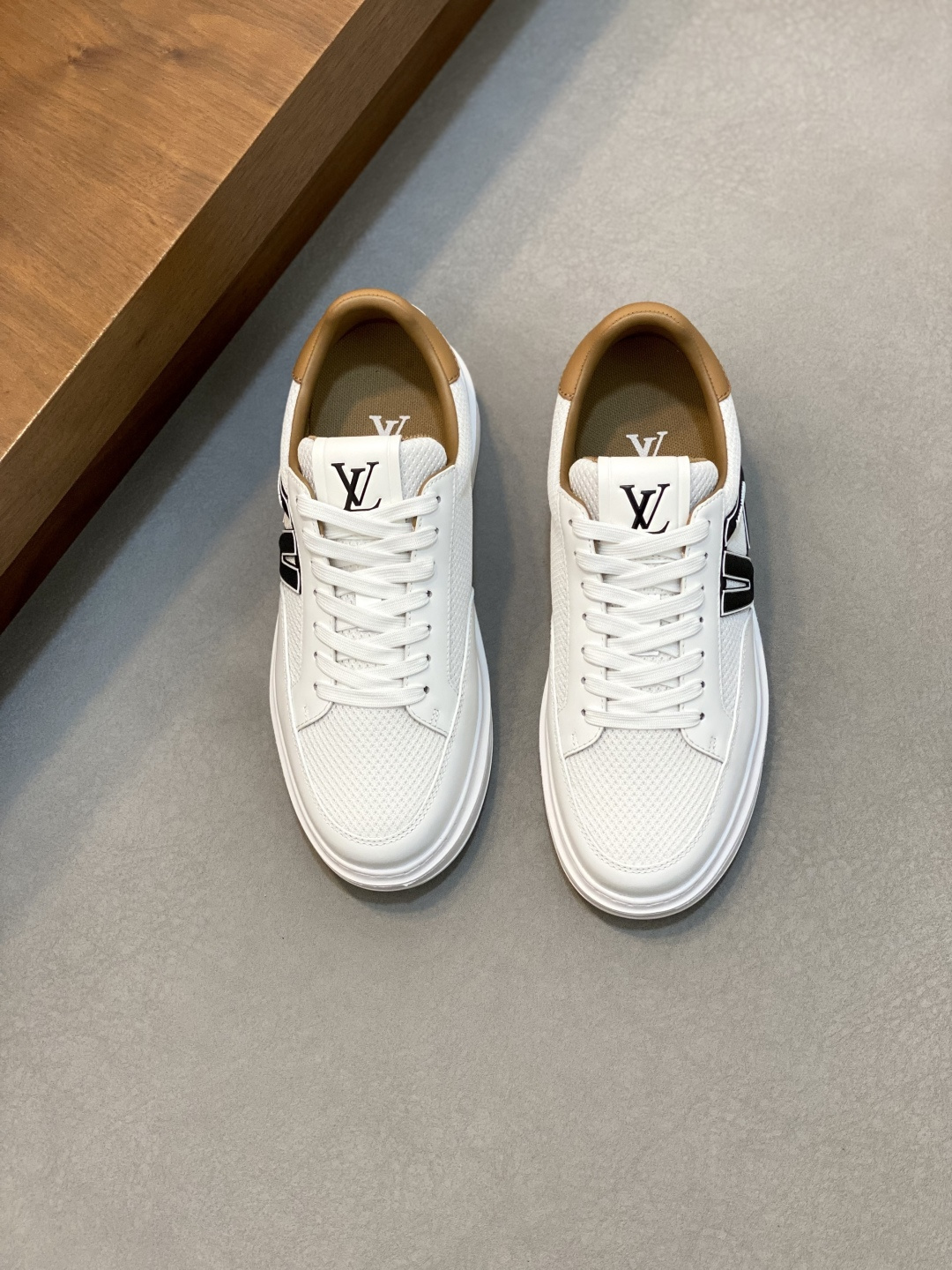 NO:578787,LV's top purchasing agent, Lu Street God's popular sports sneakers counter sync, uppers imported from Italy cowhide fabrics, high-quality complex splicing crafts, imported water-dyed cowhide lining cowhide foot pads, original soles specially provided by the factory, TPU exclusive movable molded soles super comfortable, original factory follow-up goods, high quality, can enter and leave the counter at will, welcome to compare, code number 39-44 (order 38 45), Louis Vuitton, Louis Vuitton, Louis  vuitton,cowhide19860909LV 顶级代购 路 炸街男神爆款运动板鞋专柜同步,鞋面意大利进口牛皮面料,高品质复杂拼接工艺品,进口水染牛皮内里牛皮垫脚 鞋底原厂特供原版底,TPU独家活动成型底超级舒适,原厂跟单货,高品质,可随意进出专柜,欢迎对比,码数 39-44（订 38 45）,路易威登,louis vuitton,louis vuitton,cowhide,Men's shoes