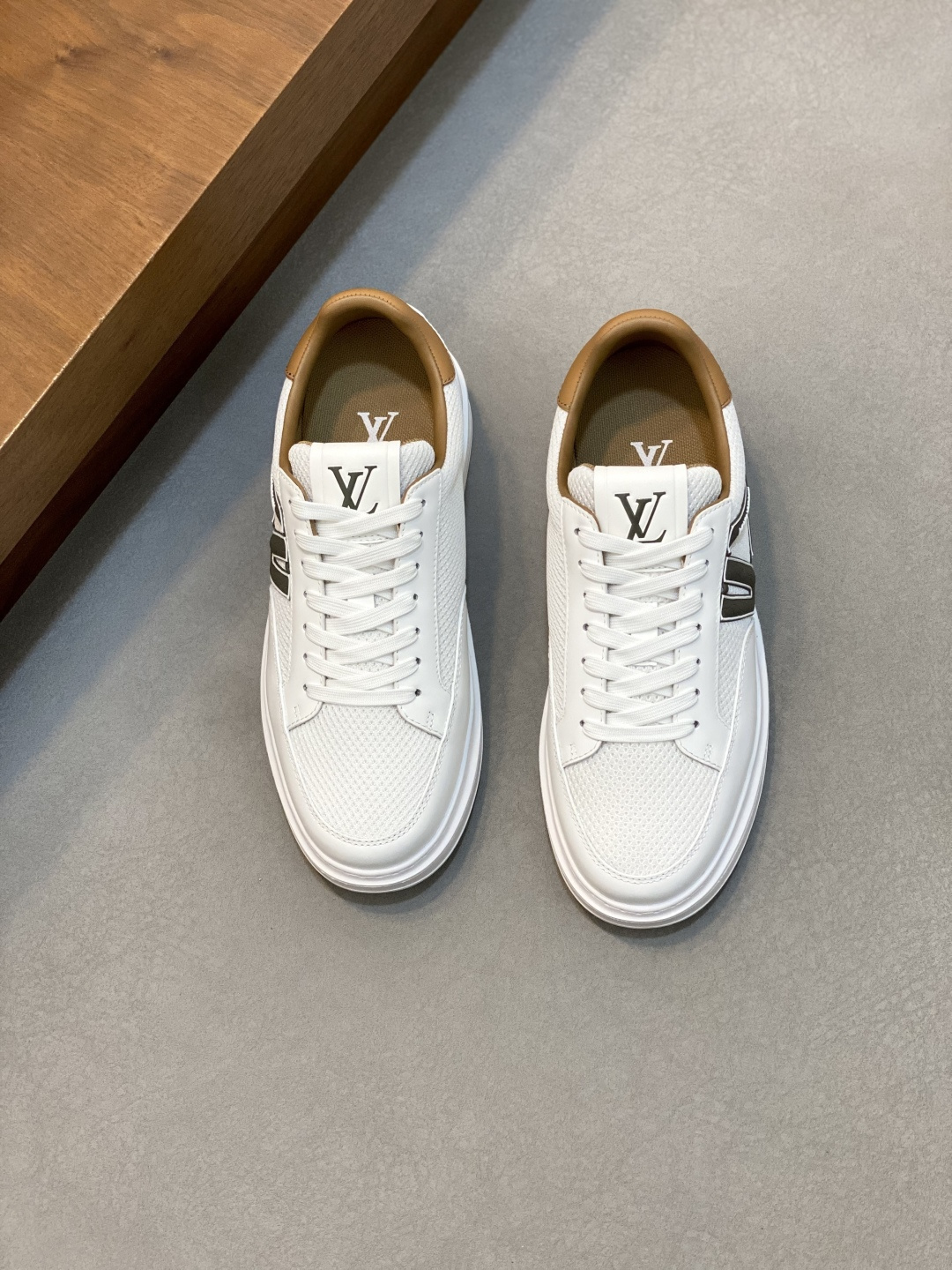 NO:341496,LV top purchasing agent Road street-fried street male gods hot sports shoes counter synchronization, upper imported Italian cowhide fabric, high-quality complex splicing crafts, imported water-dyed cowhide inner cowhide footbed original sole factory special original sole, TPU exclusive movable molding sole super comfortable, original order goods, high quality, can enter and exit the counter at will, welcome comparison, size 39-44 (order 38 45), Louis Vuitton, louis vuitton, louis vuitton, cowhide19860909LV顶级代购 路 炸街男神爆款运动板鞋专柜同步,鞋面意大利进口牛皮面料,高品质复杂拼接工艺品,进口水染牛皮内里牛皮垫脚 鞋底原厂特供原版底,TPU独家活动成型底超级舒适,原厂跟单货,高品质,可随意进出专柜,欢迎对比,码数 39-44（订 38 45）,路易威登,louis vuitton,louis vuitton,cowhide,Men's shoes