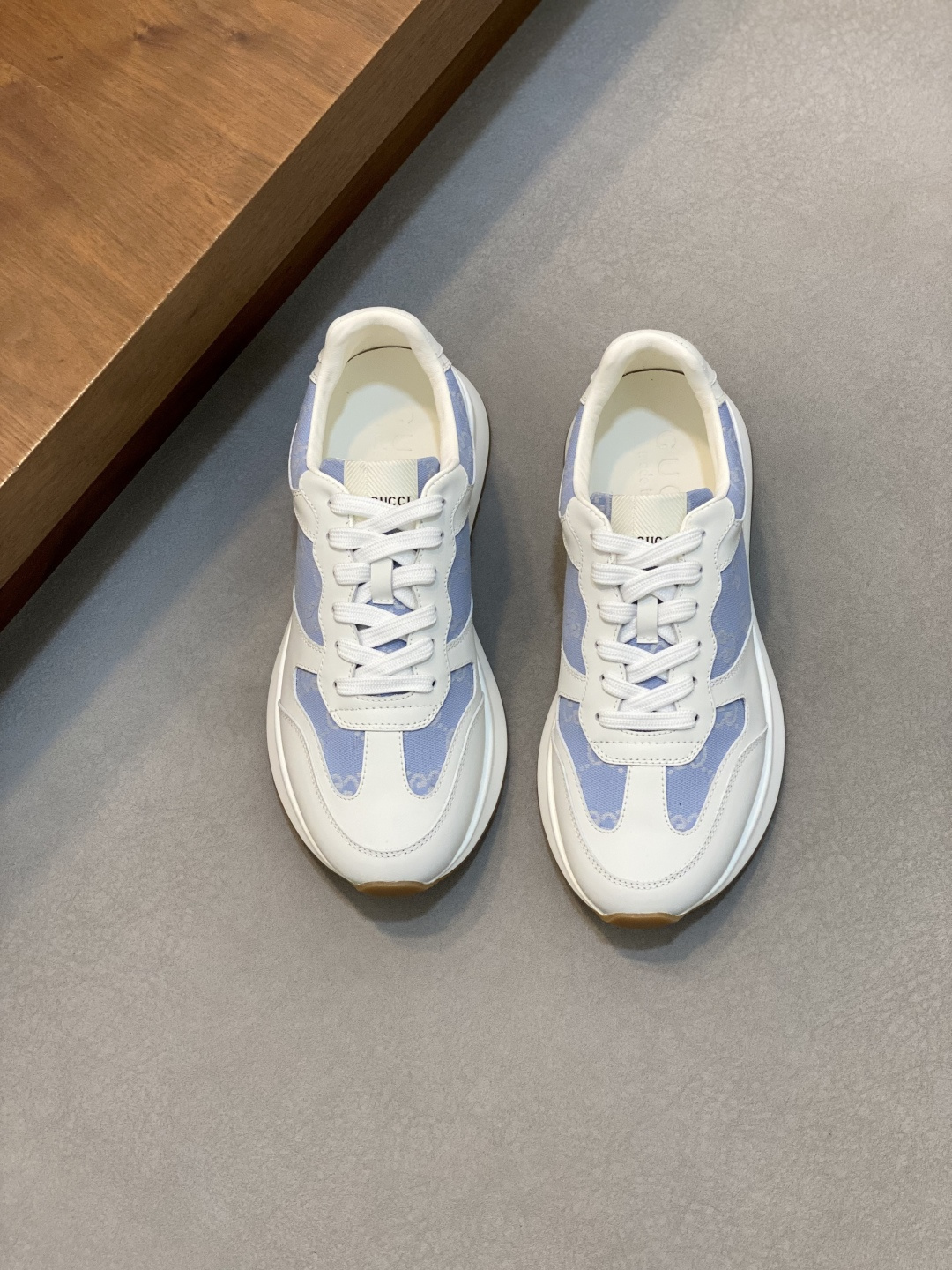 NO:341326,【Gucci】Gucci - High-end quality Original single - Upper Napa calfskin, lychee calfskin, computer embroidery brand totem - Inner water dyed cowhide - Outsole ultra-light TPU·rubber; Two-color molded sole - Ultra-high quality control·fine workmanship highlighted (high-end, noble, grade) -Size 38-44 (45 can be customized), Gucci casual shoes, gucci, gucci, cowhide19860909【Gucci】古驰 -高端品质 原单 -鞋面纳帕小牛皮、荔纹小牛皮、电脑刺绣品牌图腾 -内里水染牛皮 -大底超轻TPU·橡胶；双色成型大底 -超高品控·做工精细凸显(高端·贵气·档次) -Size 38-44（45可订做),古奇 休闲鞋,gucci,gucci,cowhide,Men's shoes