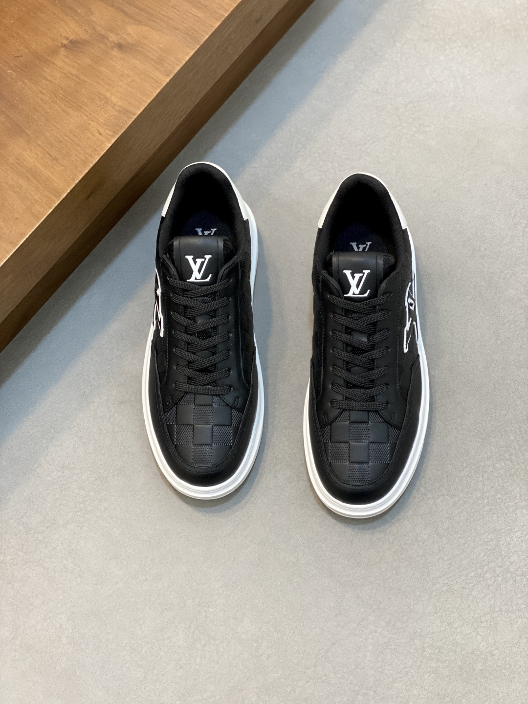 NO:575567,LV's new high-end casual sports shoes for men are made of imported first-layer cowhide silk-screened brand lougou, original ultra-light TPU outsole, wear-resistant and comfortable, Monogram lougou embellished rubber outsole, breathable mesh lining, versatile classic style!  Size38-44 (.45, 46 customized),Louis Vuitton,louis vuitton,louis vuitton,sneakers,cowhide19860909LV 新品男士高端休闲运动鞋,选用进口头层牛皮丝印品牌lougou,原版超轻tpu大底,耐磨舒适,Monogram lougou点缀橡胶外底,透气网布内里,百搭经典款式！ Size38-44（.45、46 定做）,路易威登,louis vuitton,louis vuitton,sneakers,cowhide,Men's shoes