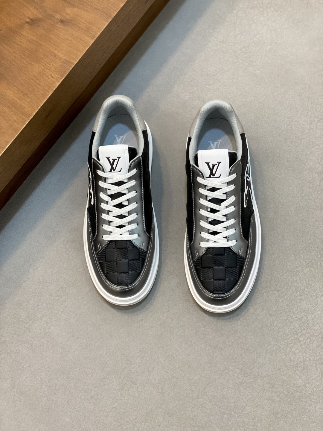 NO:353478,L new high-end casual sneakers for men, using imported top-layer cowhide silk-print brand lougou, original ultra-light tpu outsole, wear-resistant and comfortable, Monogram lougou embellished with rubber outsole, breathable mesh lining, versatile and classic style!  Size38-44 (.45, 46 customized),,sneakers,cowhide19860909L 新品男士高端休闲运动鞋,选用进口头层牛皮丝印品牌lougou,原版超轻tpu大底,耐磨舒适,Monogram lougou点缀橡胶外底,透气网布内里,百搭经典款式！ Size38-44（.45、46 定做）,,sneakers,cowhide,Men's shoes