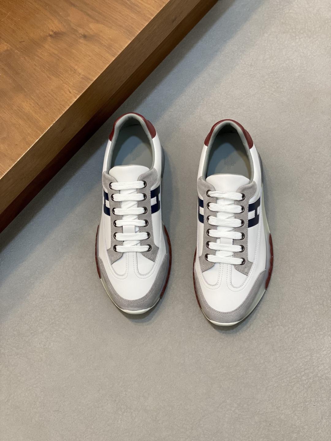 NO:341484,H Top Purchase Hermes New Products of Street Fried Street Men's Sports Shoes are coming, the counter is simultaneously released in the original configuration, imported Italian original cowhide fabric, lace-up shoes are more fashionable, breathable and comfortable, driving essentials, all imported water-dyed cowhide inner pads, original soles are specially supplied with original soles, super comfortable, original order goods, high quality, you can enter and exit the counter at will, welcome to compare the counter synchronous number, 38-44 (can be ordered 45), Hermes casual shoes, hermes, sneakers, cowhide19860909H 顶级代购 爱马仕 炸街男神运动鞋新品来袭,专柜同步发售原厂配置,意大利进口原版牛皮面料,系带板鞋更潮达人透气舒适驾车必备,全进口水染牛皮里垫,鞋底原厂特供原版底超级舒适,原厂跟单货 高品质,可随意进出专柜,欢迎对比专柜同步,码数38-44（可订45）,爱马仕 休闲鞋,hermes,sneakers,cowhide,Men's shoes