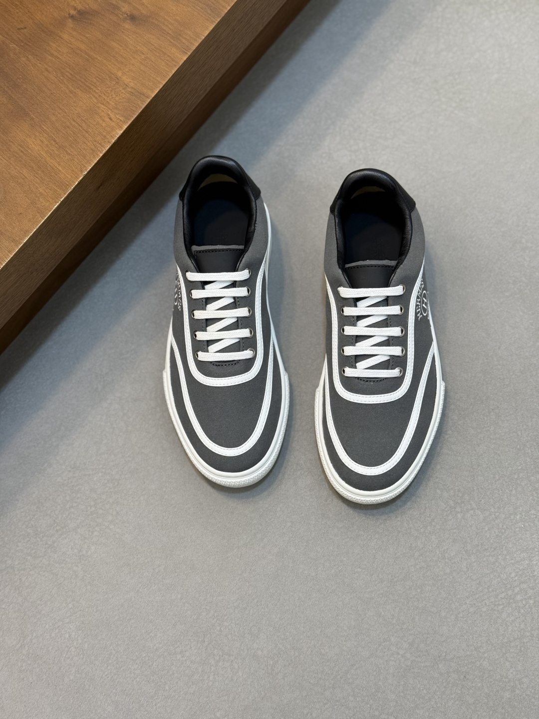 NO:356237,H Hermes Kiddy Laceless Sneakers!  Denim and suede goatskin lace-free sneakers, decorated with the iconic 