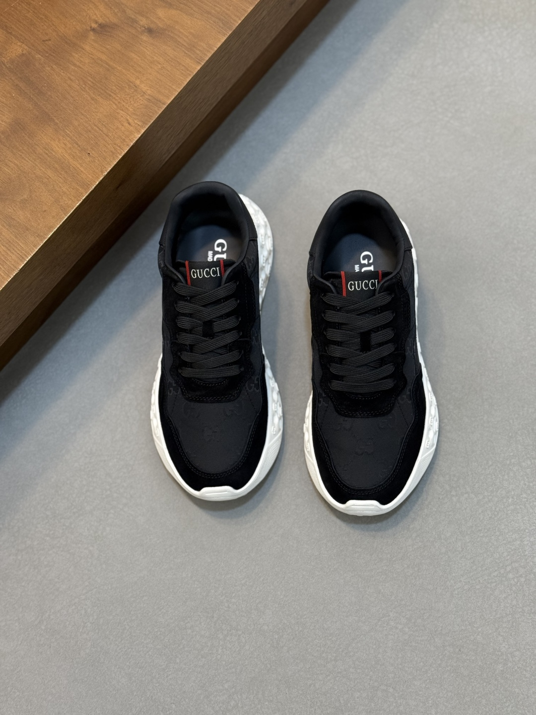 NO:341504,【Gucci】Gucci - High-end quality Original single - Upper Napa calfskin, lychee calfskin, computer embroidery brand totem - Inner water dyed cowhide - Outsole ultra-light TPU·rubber; Two-color molded sole - Ultra-high quality control·fine workmanship highlighted (high-end, noble, grade) -Size 38-44 (38 45 can be customized), Gucci casual shoes, gucci, gucci, cowhide19860909【Gucci】古驰 -高端品质 原单 -鞋面纳帕小牛皮、荔纹小牛皮、电脑刺绣品牌图腾 -内里水染牛皮 -大底超轻TPU·橡胶；双色成型大底 -超高品控·做工精细凸显(高端·贵气·档次) -Size 38-44（38 45可订做),古奇 休闲鞋,gucci,gucci,cowhide,Men's shoes