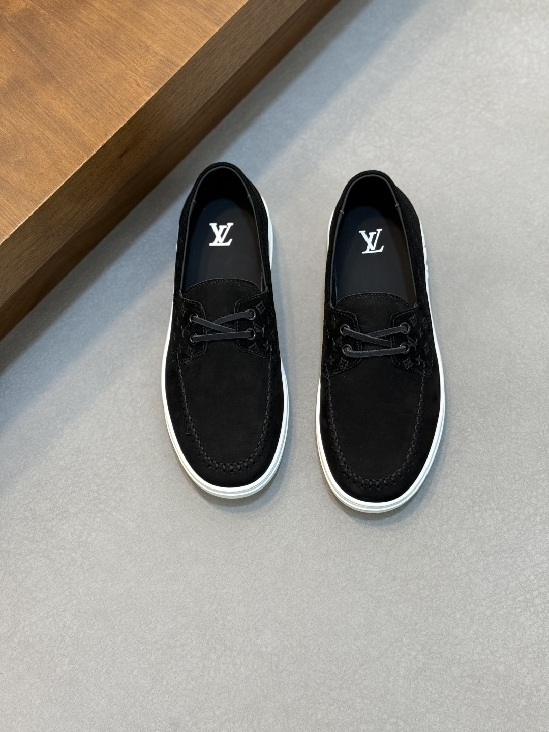 NO:350136,LOUIS VUITTON [Luden Yiwei] new trendy Lv is on the market, casual and fashionable men's shoes are shipped 1:1. The upper is made of imported brand leather + cowhide inner lining, original wear-resistant rubber outsole, simple and atmospheric, exclusive to trendy men. 38-45 (customized for 38.45),,louis vuitton,louis vuitton,cowhide19860909LOUIS VUITTON【路登易威】全新潮款Lv上市,休闲时尚男鞋原版1:1出货 鞋面采用进口品牌皮料+牛皮内里,原版耐磨橡胶大底,版型简洁大气,潮男专属.38-45（38.45订做）,,louis vuitton,louis vuitton,cowhide,Men's shoes