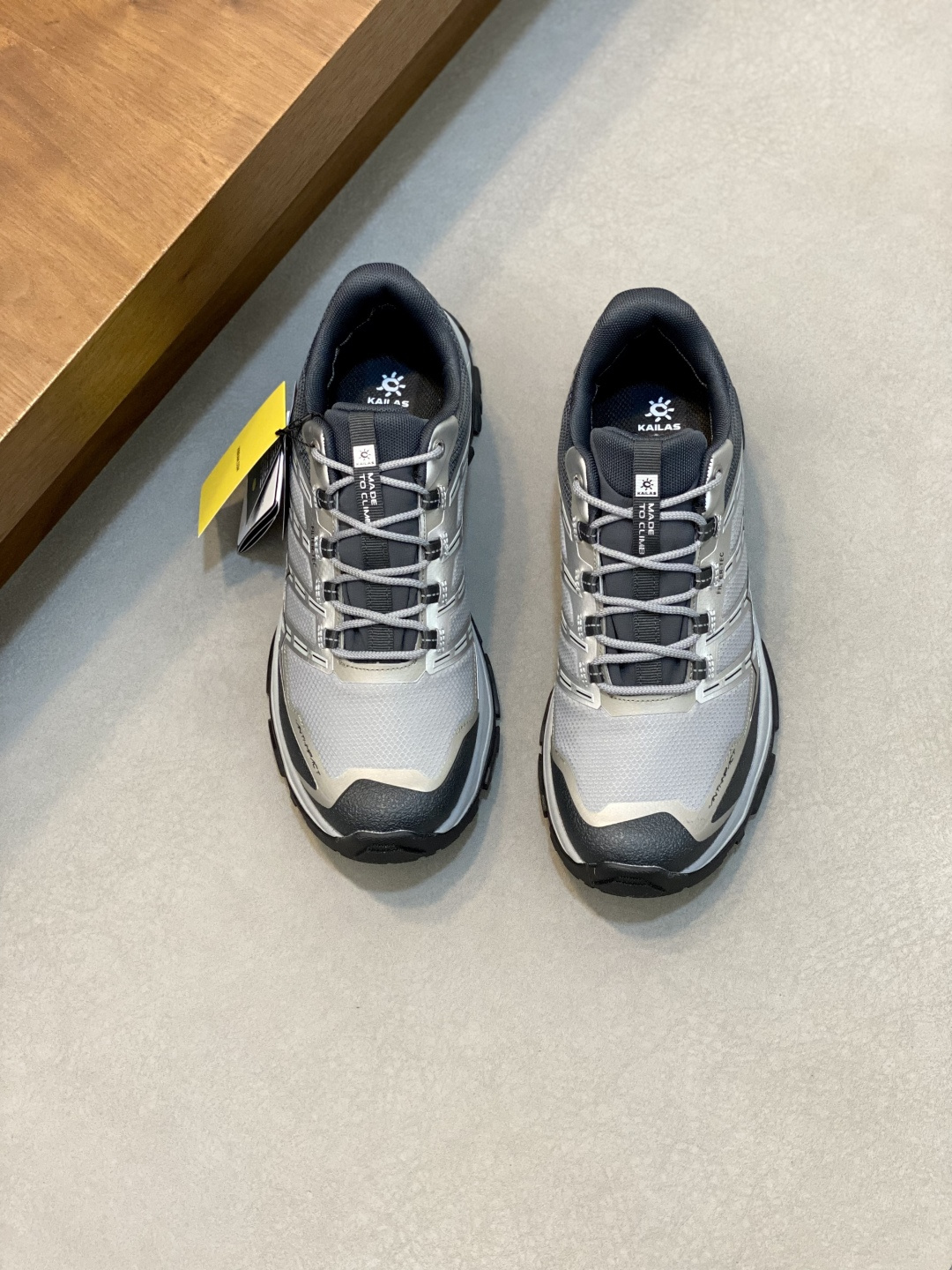 NO:341725,kailas Kaileshi Expedition 5 Expedition-5 FLT Multi-purpose Hiking Shoes Waterproof Grabbing Light and Long-distance Sports Shoes Scene: Multi-day Light Hiking Shoes: FILTERTEC Waterproof Inner Boot Surface: Sand-proof Mesh Sole: Vibram XS TREK Rubber Outsole Function Features: ●Using Vibram rubber sole, super strong ground biting force, stable and complex road conditions; FLT inner boots, waterproof and breathable; Asian foot last x mid-waist wrap design, long-distance walking without fatigue ■Strong grip, stable and complex road conditions ■Vibram wear-resistant anti-slip sole, super strong ground biting force, easy to control complex road conditions outdoors 39-44 (45 customized),, boots, sneakers,19860909kailas凯乐石远征5远征-5 FLT多用途徒步鞋防水抓地轻快远行运动鞋场景:多日轻装徒步鞋里: FILTERTEC防水内靴面:防砂密实网布鞋底: Vibram XS TREK橡胶大底鞋功能特点:●采用Vibram橡胶大底,超强地面咬合力稳走复杂路况;具备FLT内靴,防水透气;亚洲人脚型鞋楦x中腰包裹设计,长途行走不累■强悍抓地,稳走复杂路况 ■Vibram耐磨止滑大底、超强地面咬合力,轻松驾驭户外复杂路况 码数39-44（45订做）,,boots,sneakers,Men's shoes