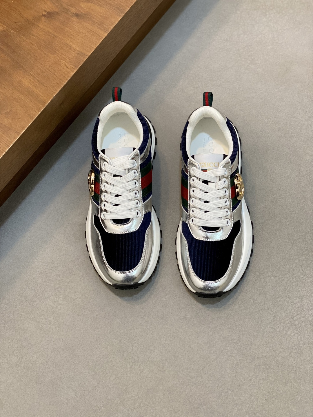 NO:510694,G Top Purchase Gu The Fried Street Men's God Counter is available at the same time for sale. Original configurations are available in Italy imported original cowhide with logo fabric, high-quality splicing complex craftsmanship, imported comfortable cowhide inner cowhide footbed, original sole is specially supplied with original sole, original order goods, high-quality, you can enter and exit the counter at will, welcome to compare the counter synchronization, number 38-44 (order 38 45), Guqi casual shoes, cowhide19860909G 顶级代购 古 炸街男神专柜同步发售原厂配置,意大利进口原版牛皮搭配标志布面料,高品质拼接复杂工艺,进口舒适牛皮内里牛皮垫脚,鞋底原厂特供原版底超级舒适,原厂跟单货 高品质,可随意进出专柜,欢迎对比专柜同步,码数 38-44（订 38 45）,古奇 休闲鞋,cowhide,Men's shoes